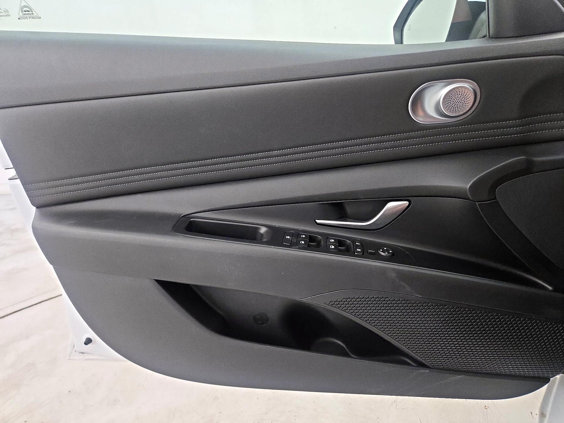 Thumbnail: 2022 Hyundai Elantra - 12