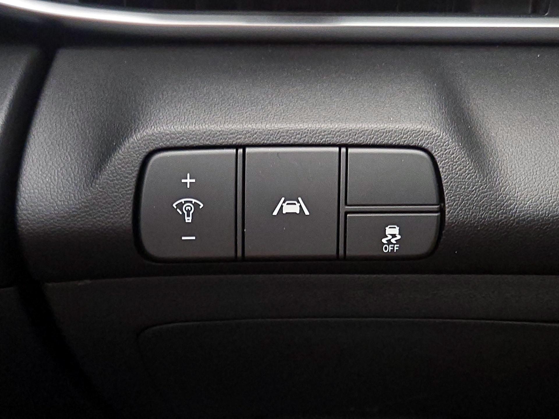 Thumbnail: 2022 Hyundai Elantra - 13