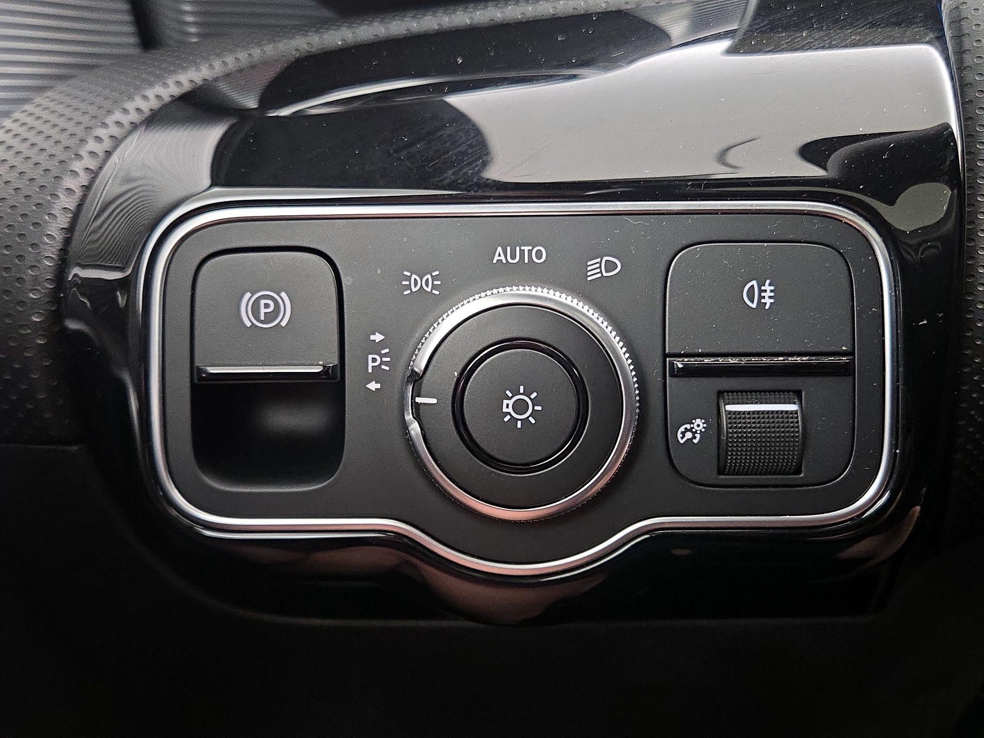 Thumbnail: 2020 Mercedes-Benz A-Class - 13