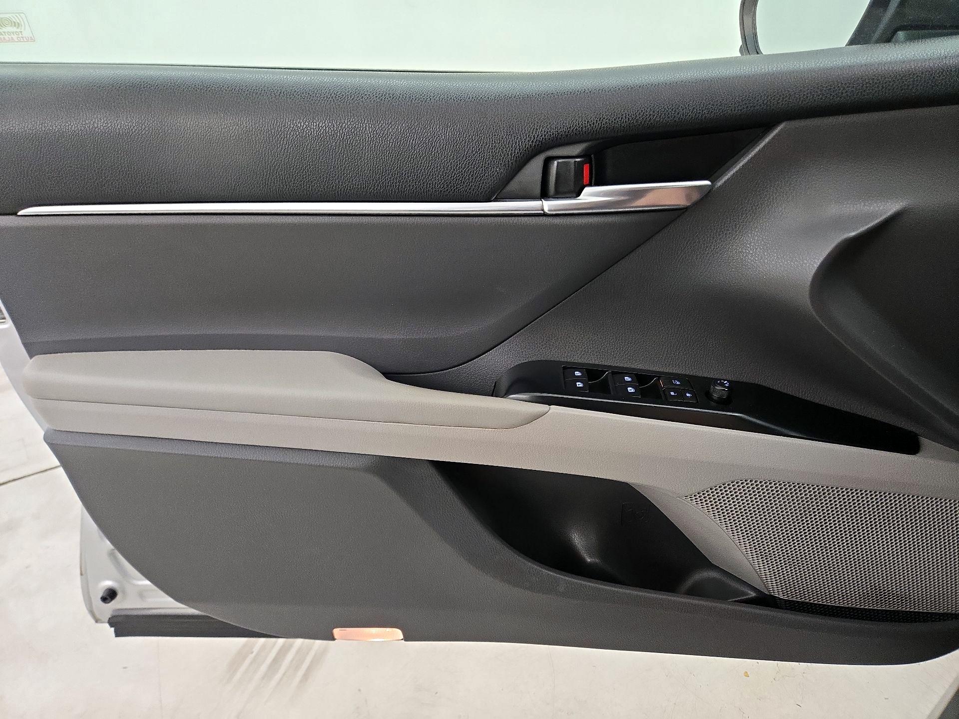 Thumbnail: 2018 Toyota Camry - 12