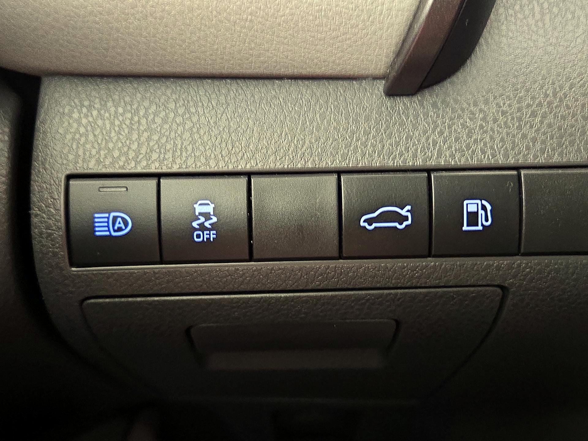 Thumbnail: 2018 Toyota Camry - 13