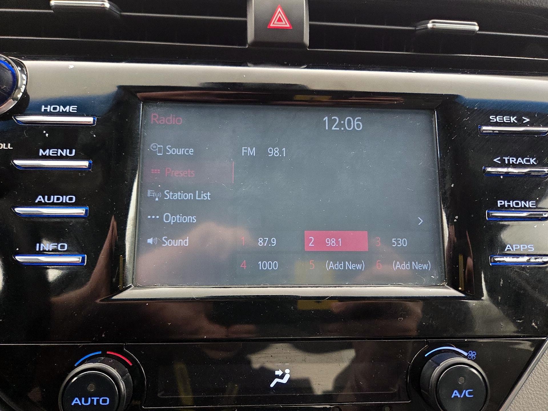 Thumbnail: 2018 Toyota Camry - 15