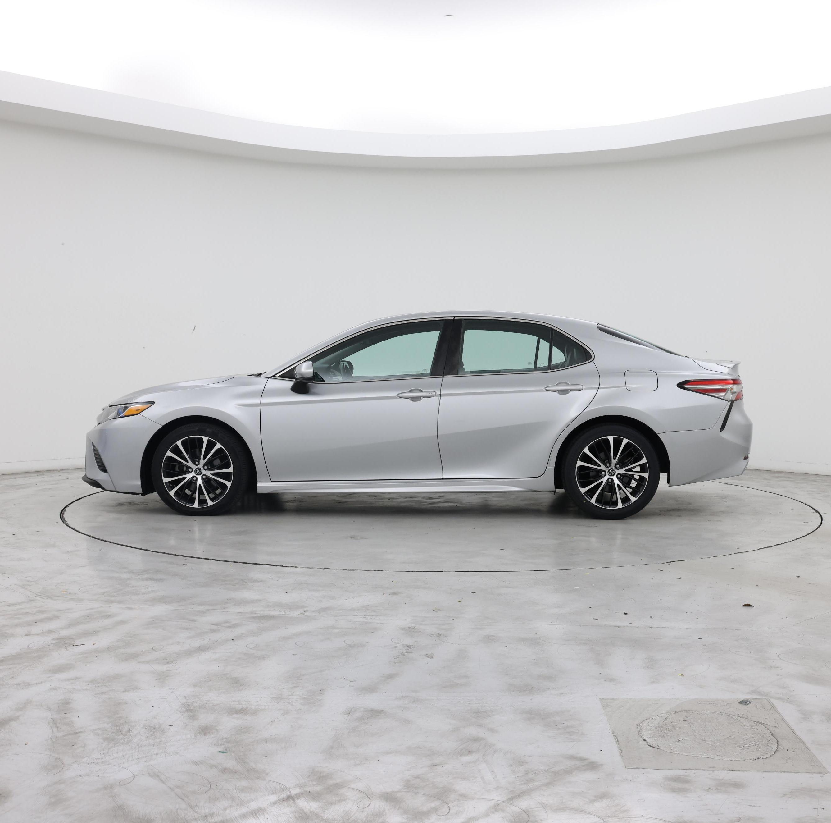 Thumbnail: 2018 Toyota Camry - 3