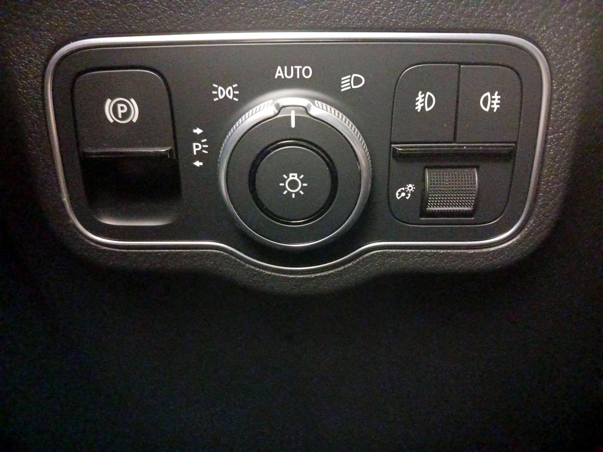 Thumbnail: 2021 Mercedes-Benz GLA - 13