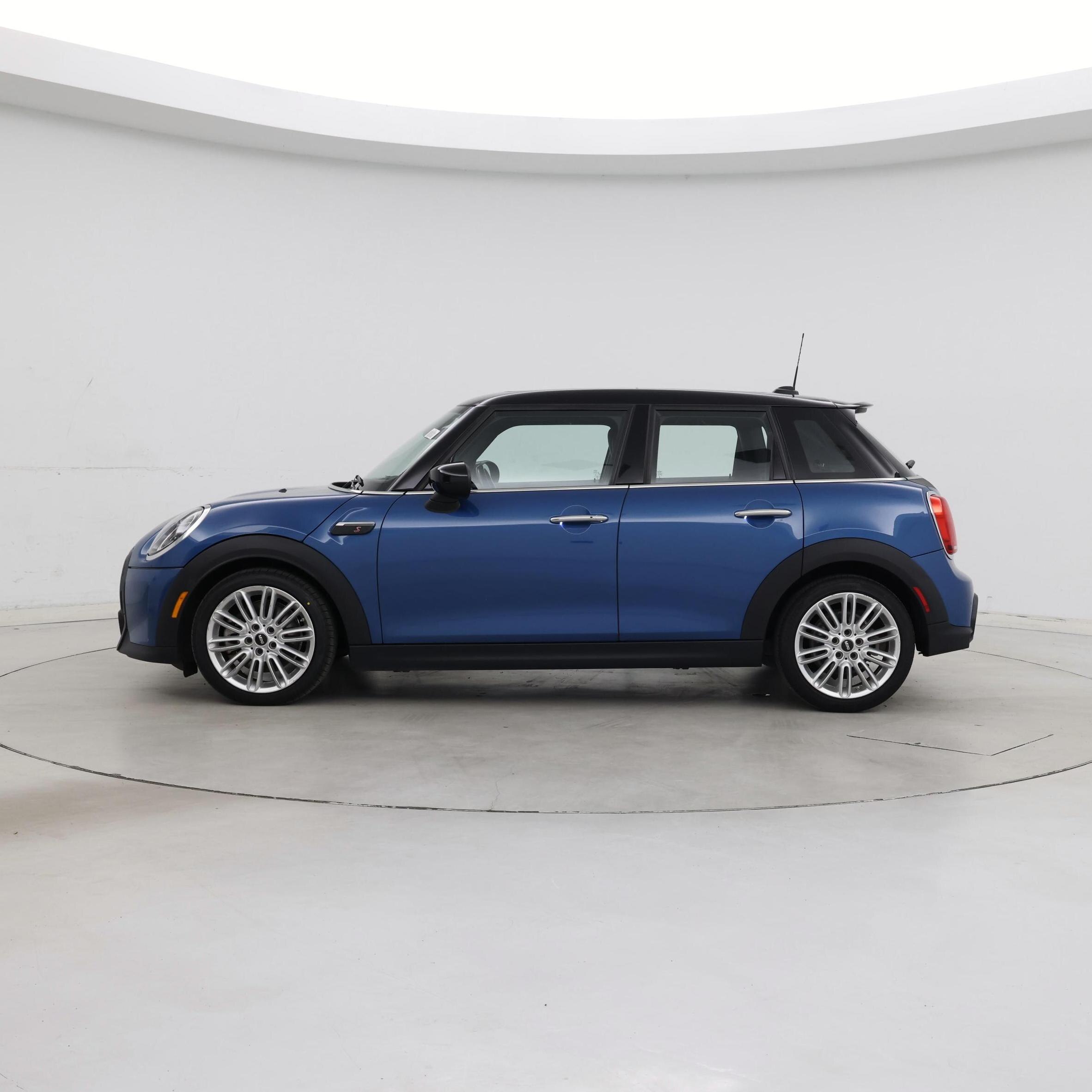 Thumbnail: 2022 MINI Cooper Hardtop - 3