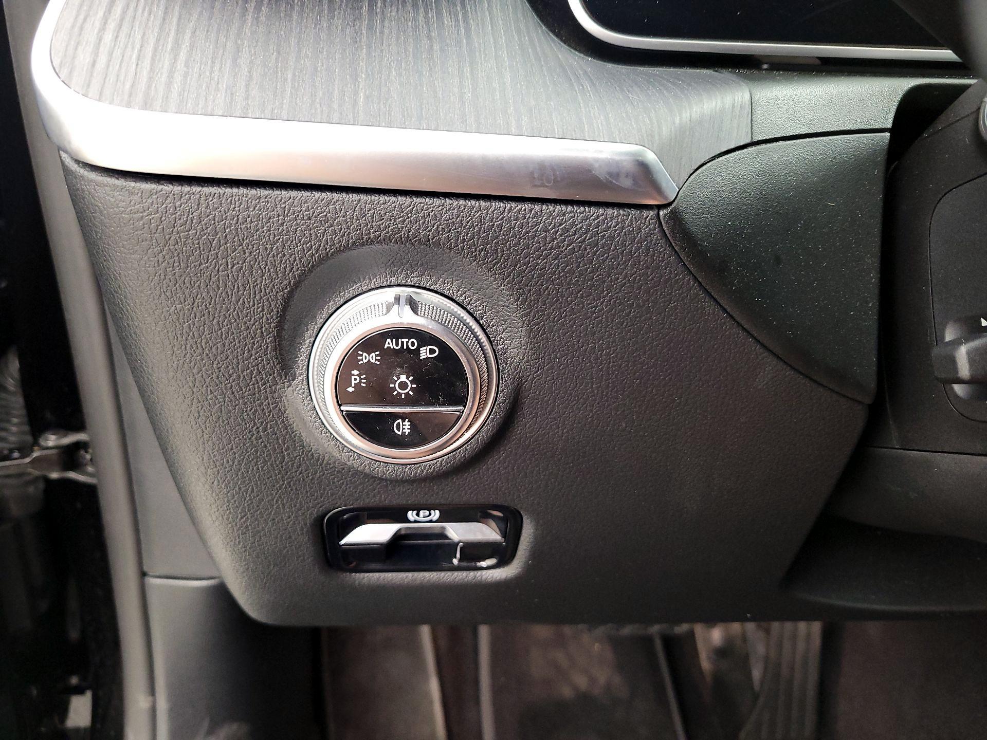 Thumbnail: 2024 Mercedes-Benz C-Class - 13