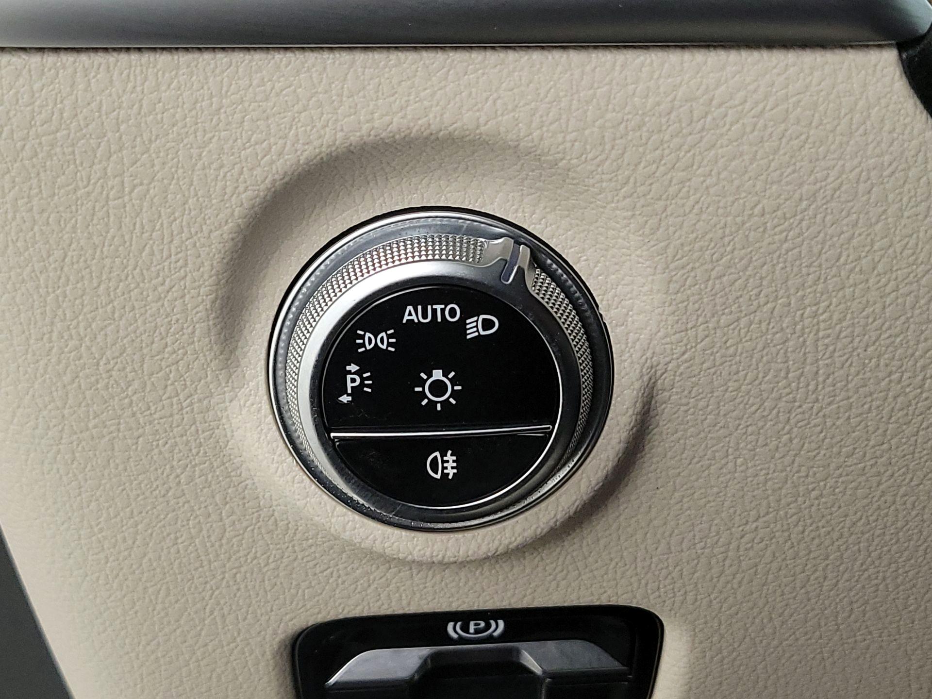 Thumbnail: 2024 Mercedes-Benz C-Class - 13