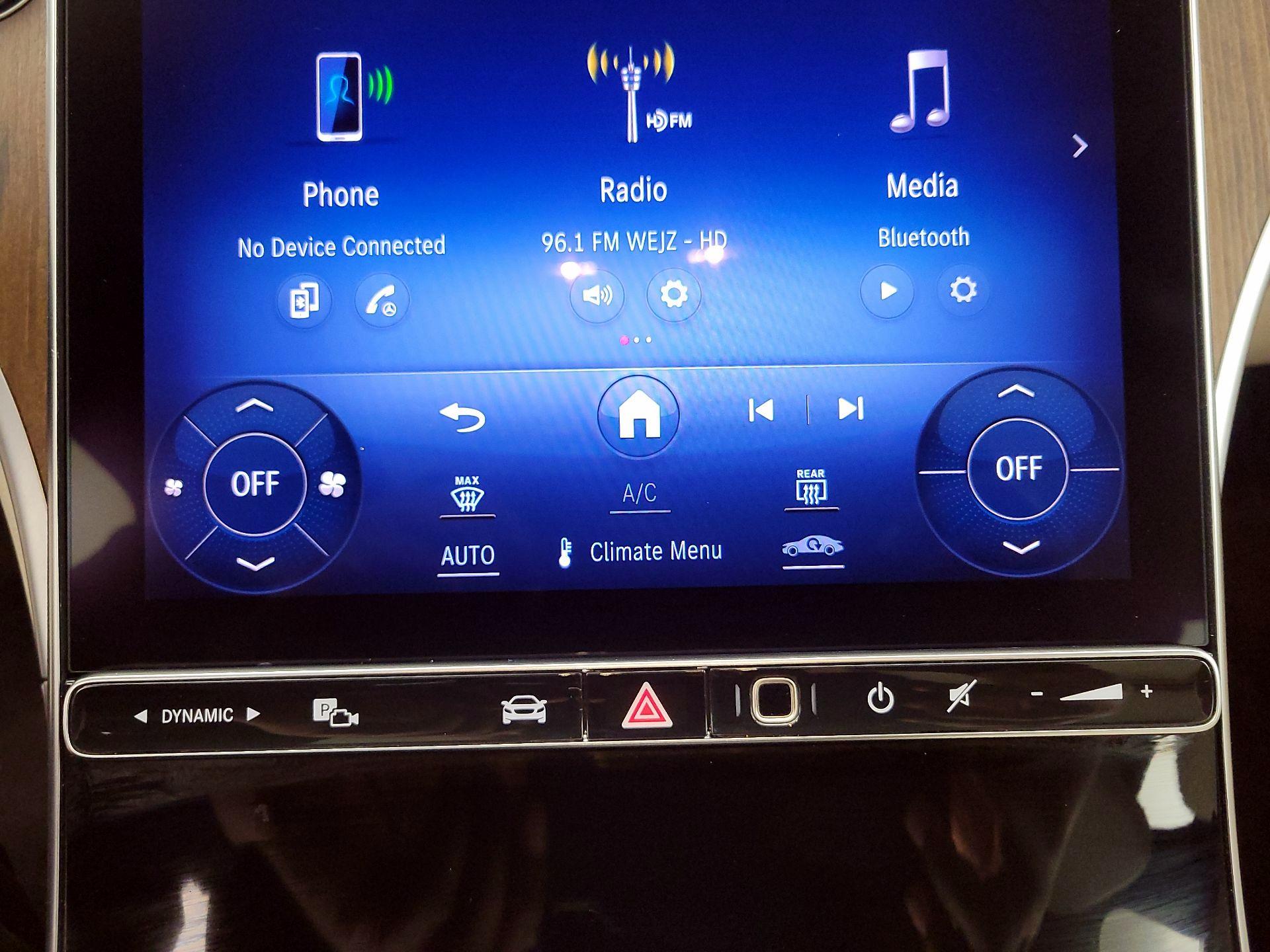 Thumbnail: 2024 Mercedes-Benz C-Class - 16