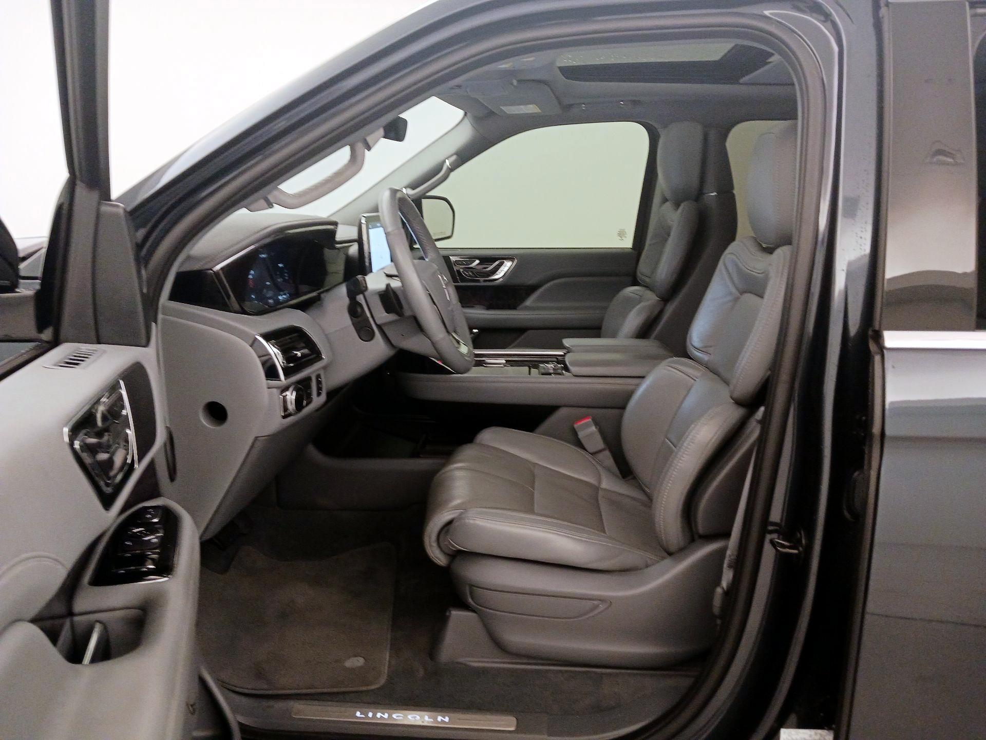 Thumbnail: 2021 Lincoln Navigator - 11