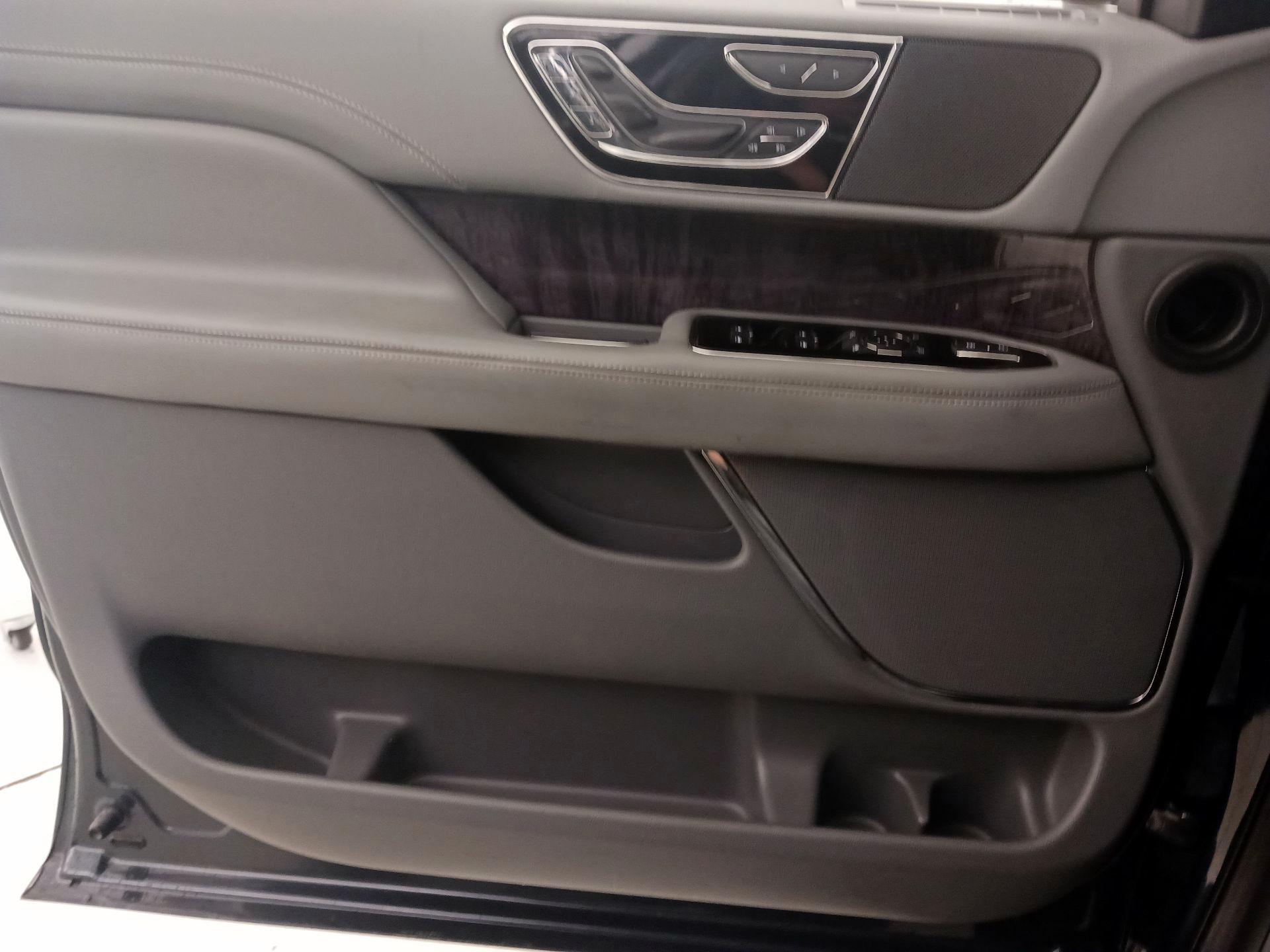 Thumbnail: 2021 Lincoln Navigator - 12