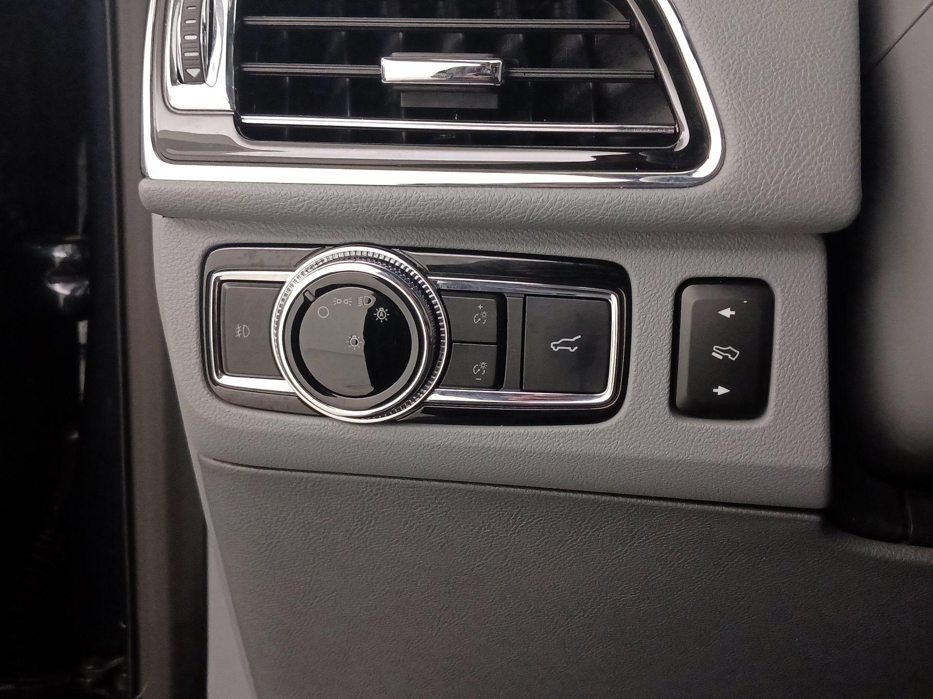 Thumbnail: 2021 Lincoln Navigator - 13