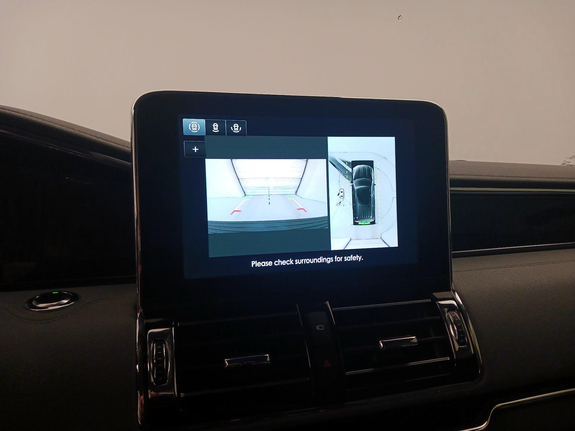 Thumbnail: 2021 Lincoln Navigator - 15