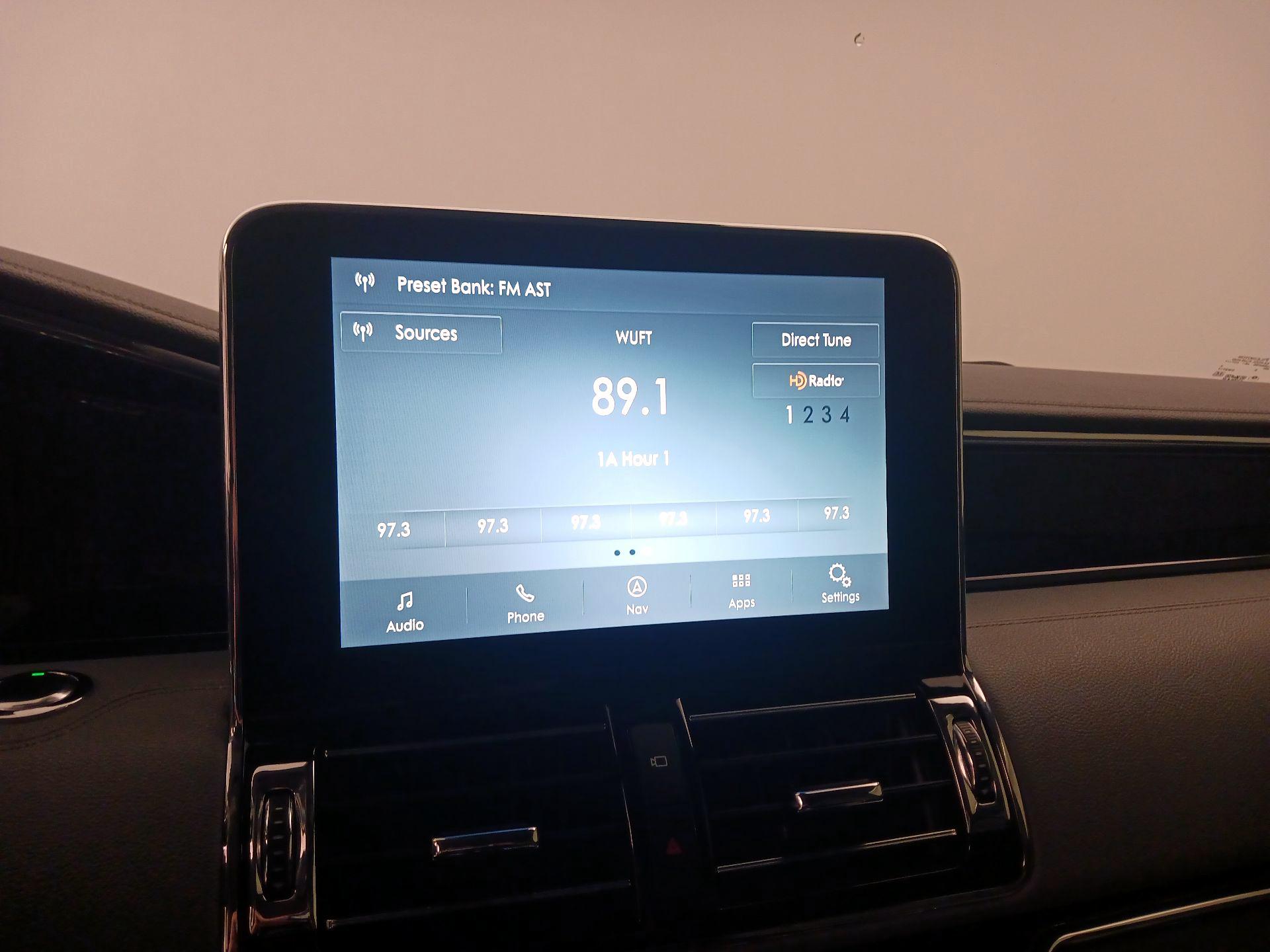 Thumbnail: 2021 Lincoln Navigator - 16