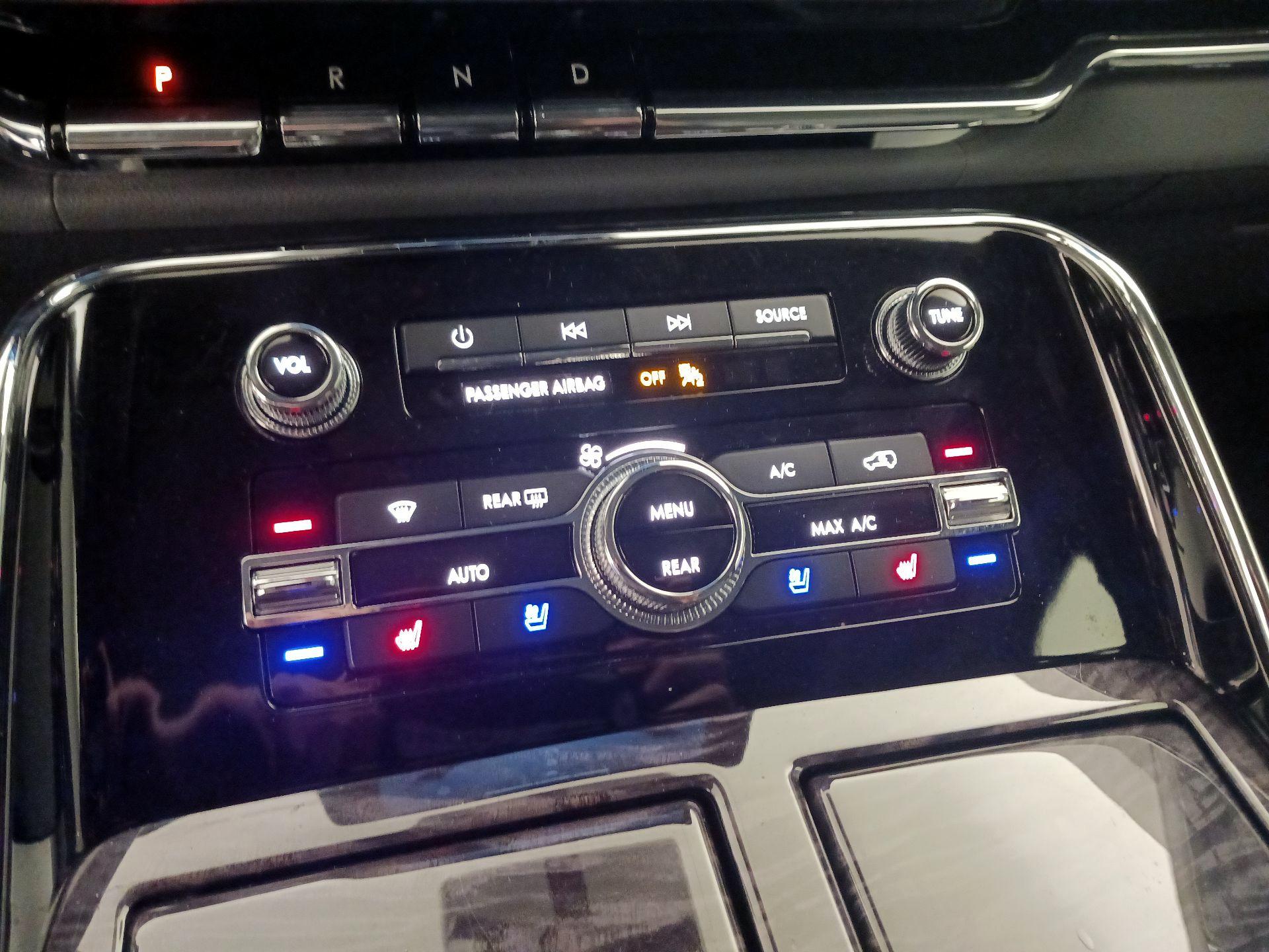 Thumbnail: 2021 Lincoln Navigator - 17