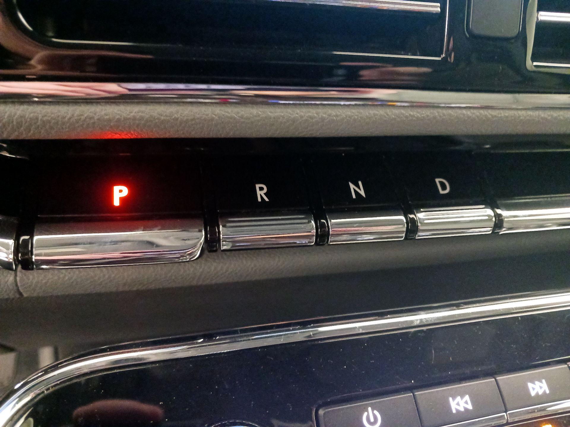 Thumbnail: 2021 Lincoln Navigator - 18