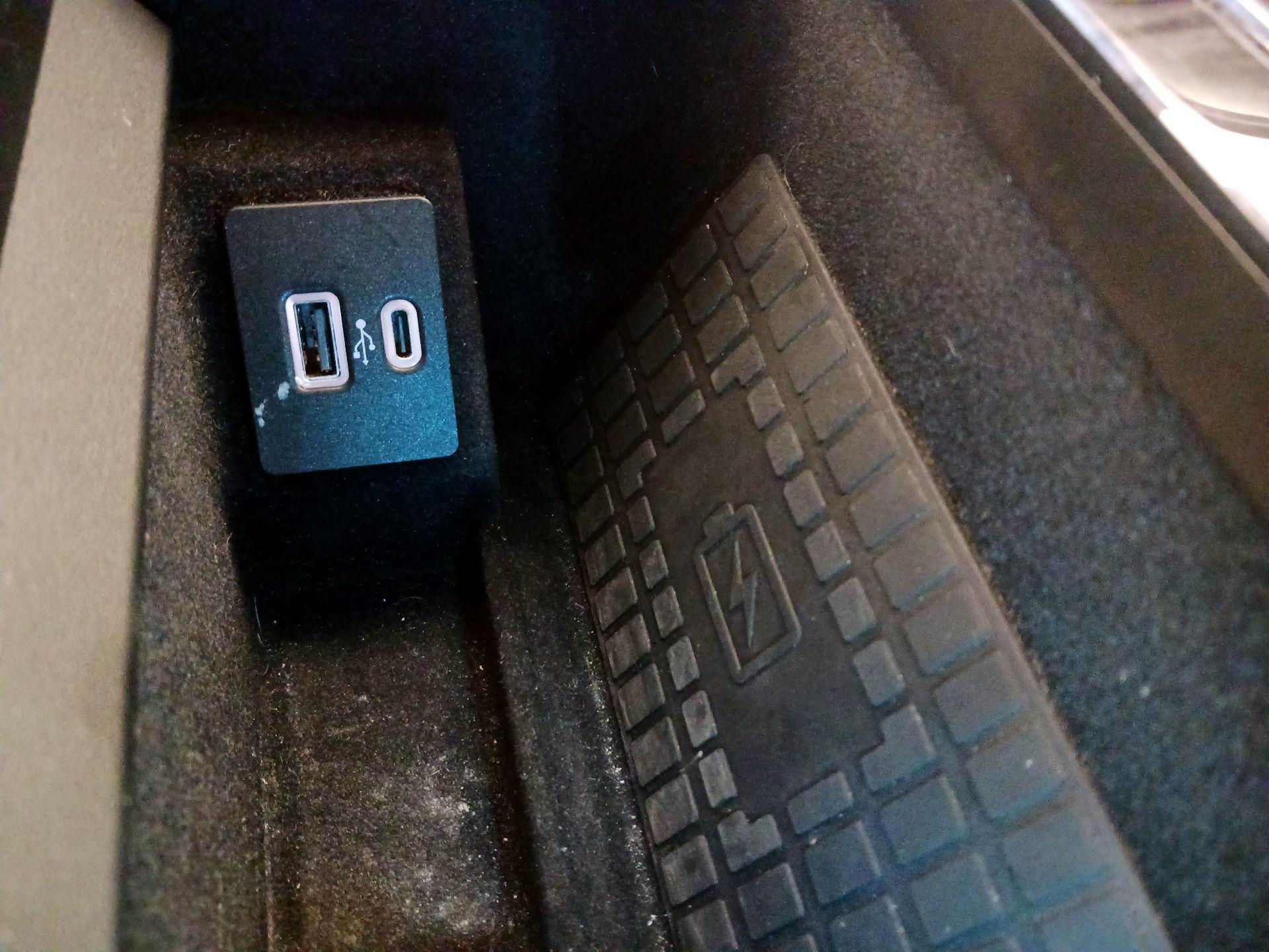 Thumbnail: 2021 Lincoln Navigator - 19