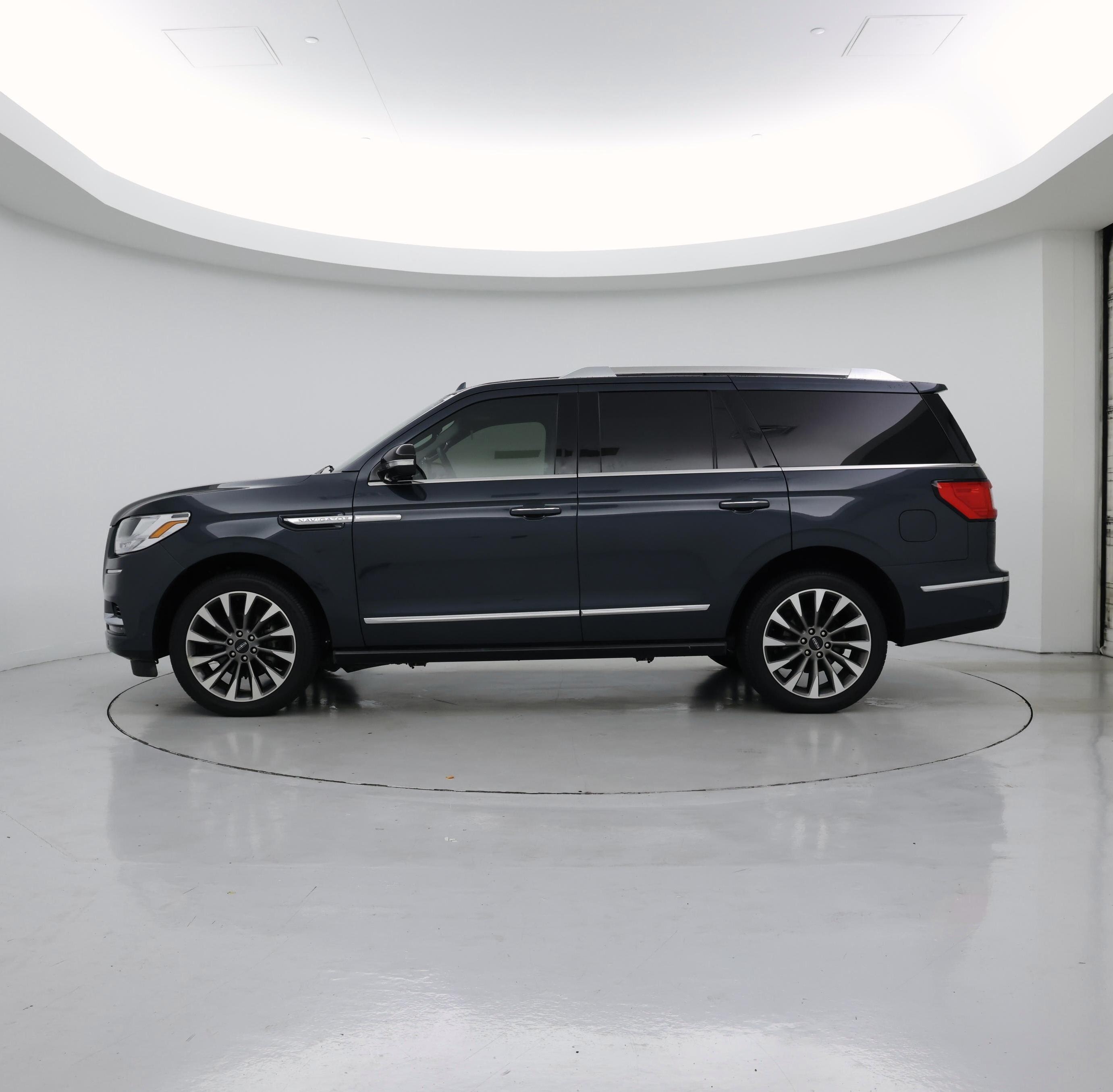 Thumbnail: 2021 Lincoln Navigator - 3