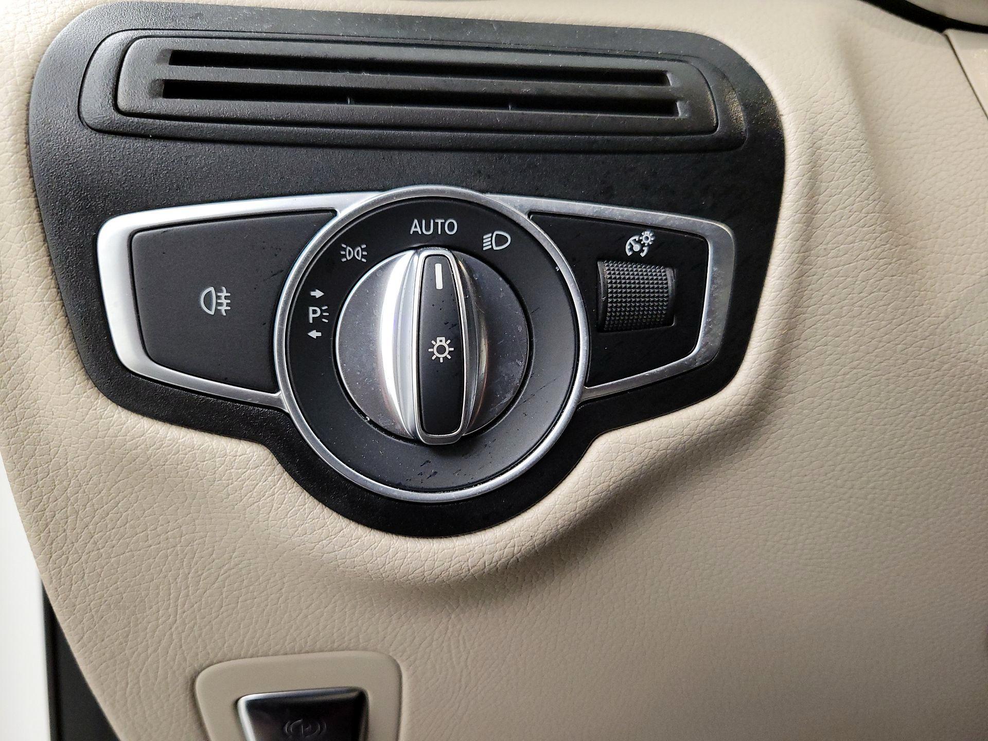 Thumbnail: 2022 Mercedes-Benz GLC - 13