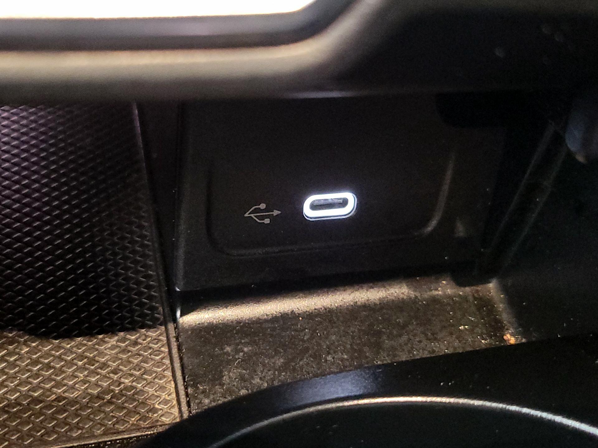 Thumbnail: 2023 Mercedes-Benz C-Class - 19