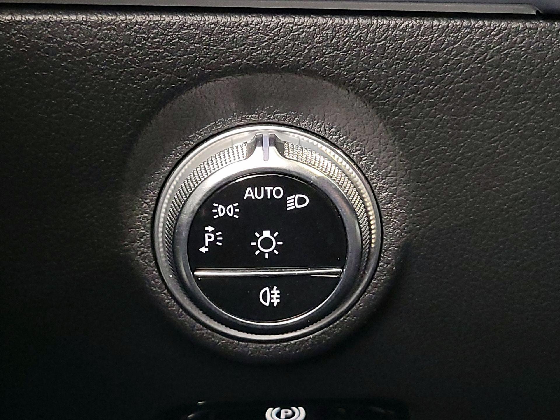 Thumbnail: 2022 Mercedes-Benz C-Class - 13