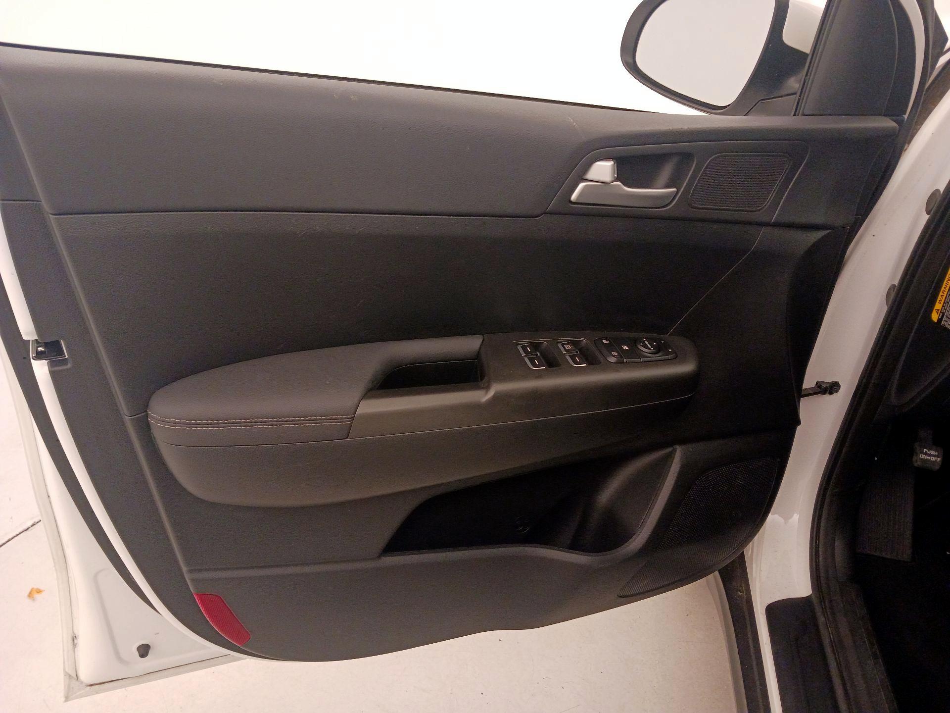 Thumbnail: 2021 Kia Sportage - 12