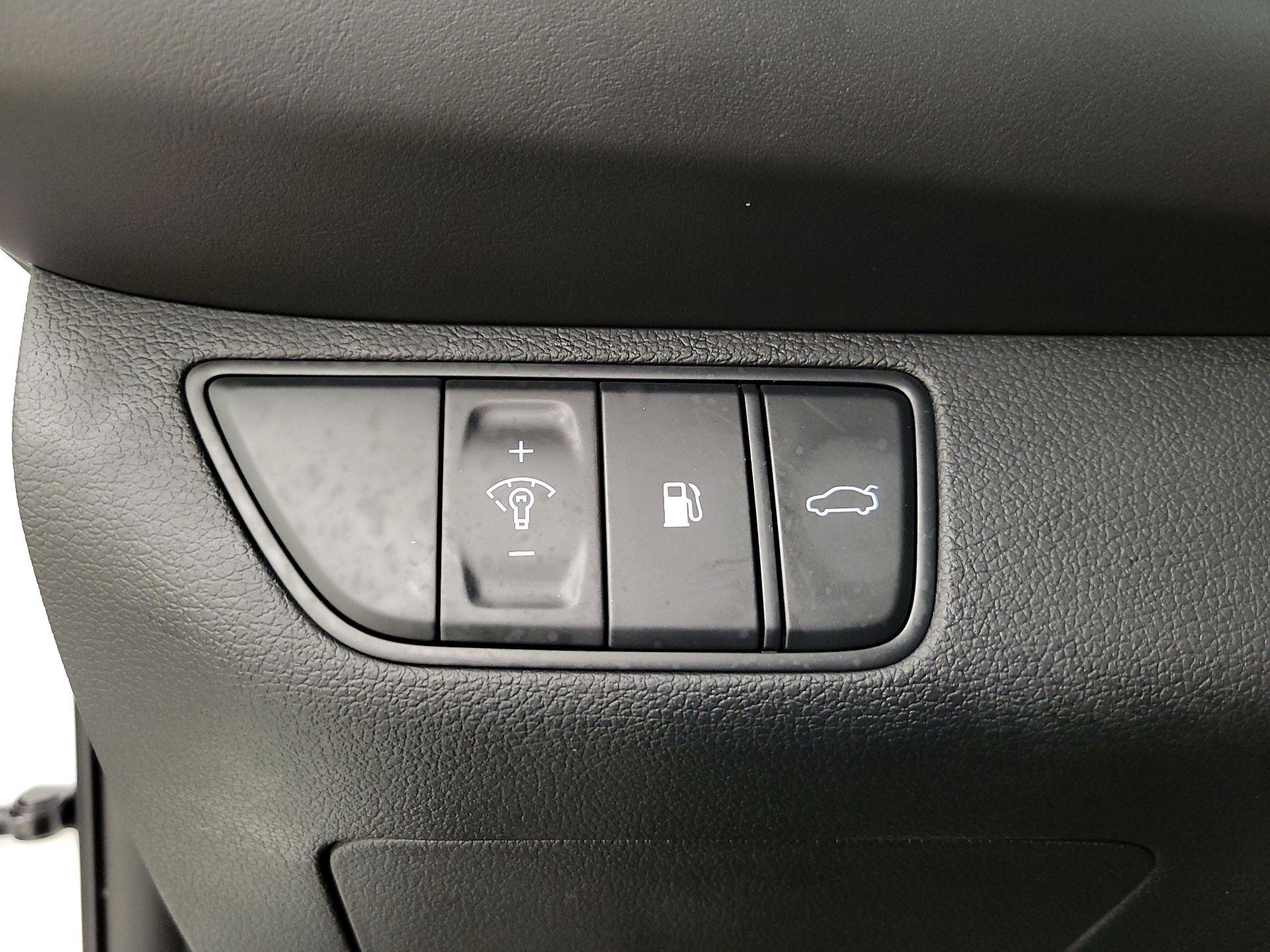 Thumbnail: 2023 Genesis G70 - 13