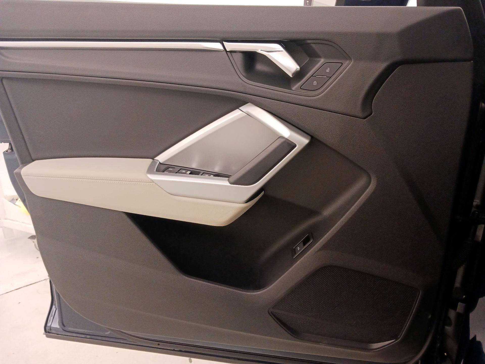 Thumbnail: 2020 Audi Q3 - 12