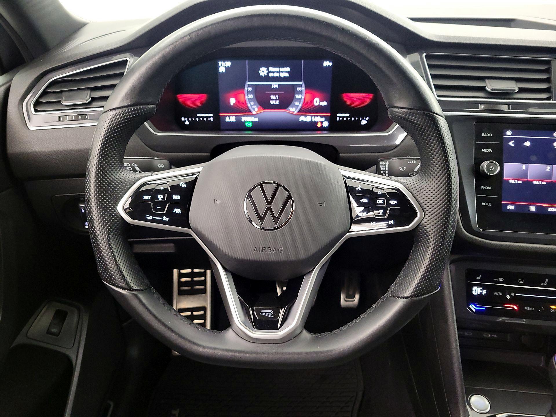 Thumbnail: 2022 Volkswagen Tiguan - 10