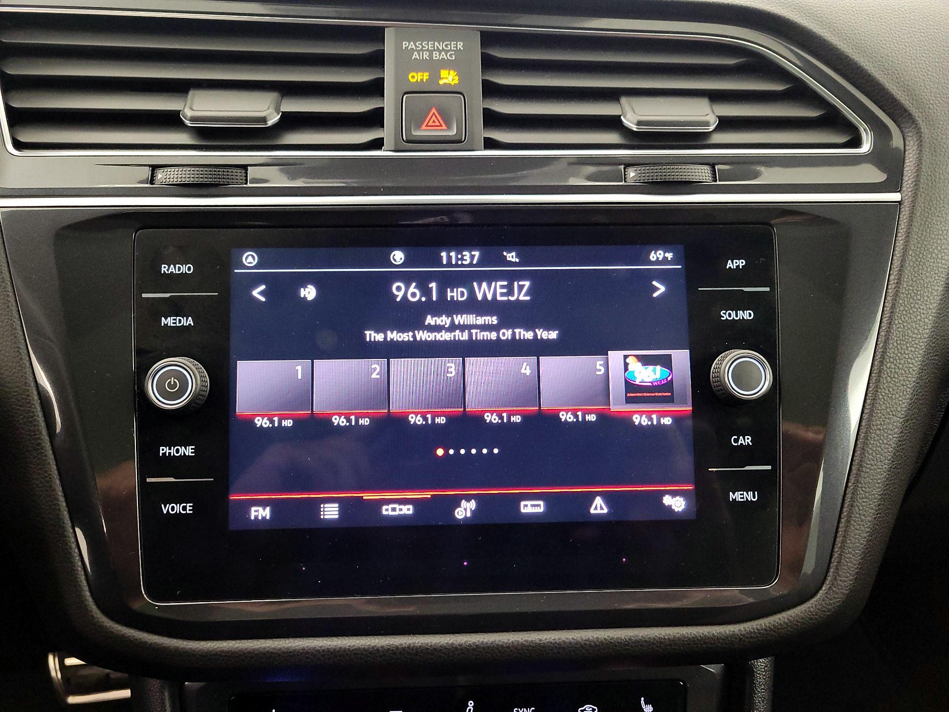 Thumbnail: 2022 Volkswagen Tiguan - 15