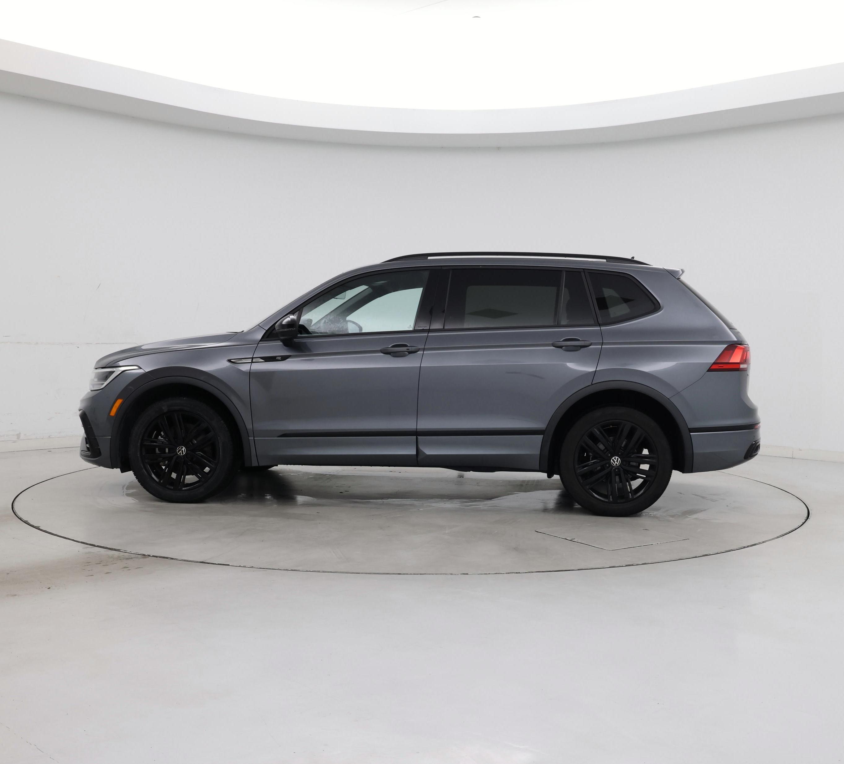 Thumbnail: 2022 Volkswagen Tiguan - 3