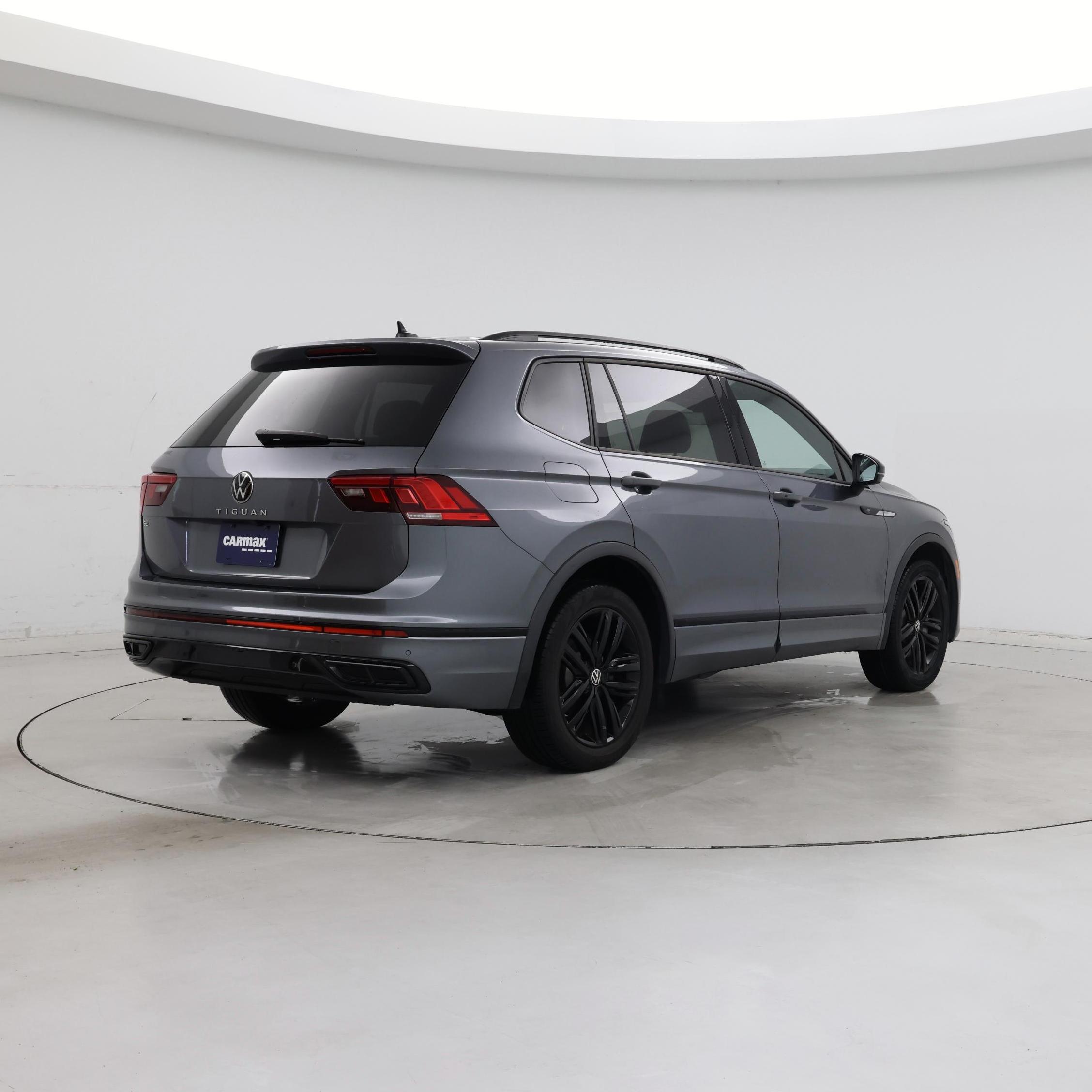 Thumbnail: 2022 Volkswagen Tiguan - 8