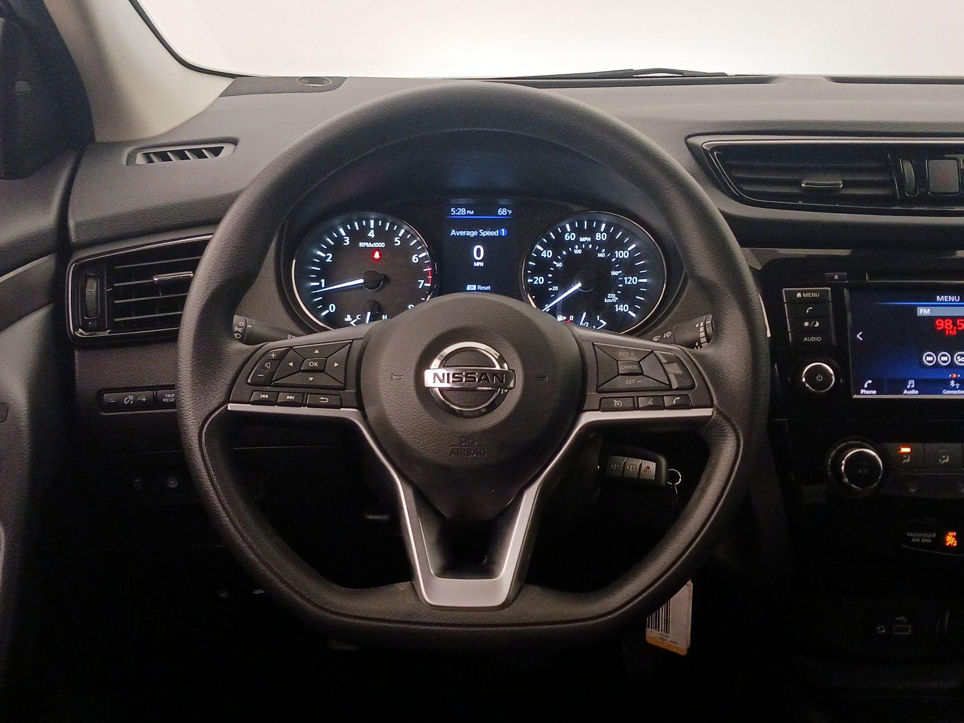 Thumbnail: 2021 Nissan Rogue Sport - 10