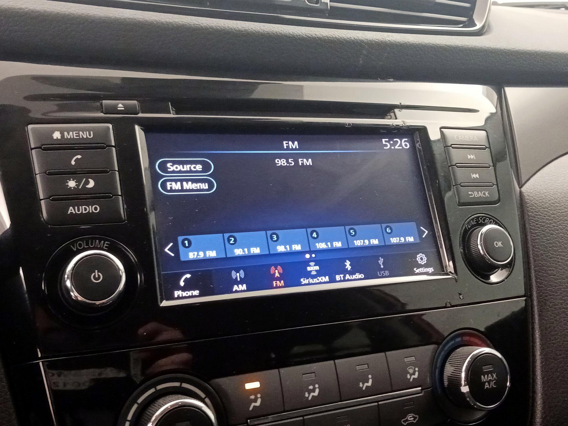 Thumbnail: 2021 Nissan Rogue Sport - 15