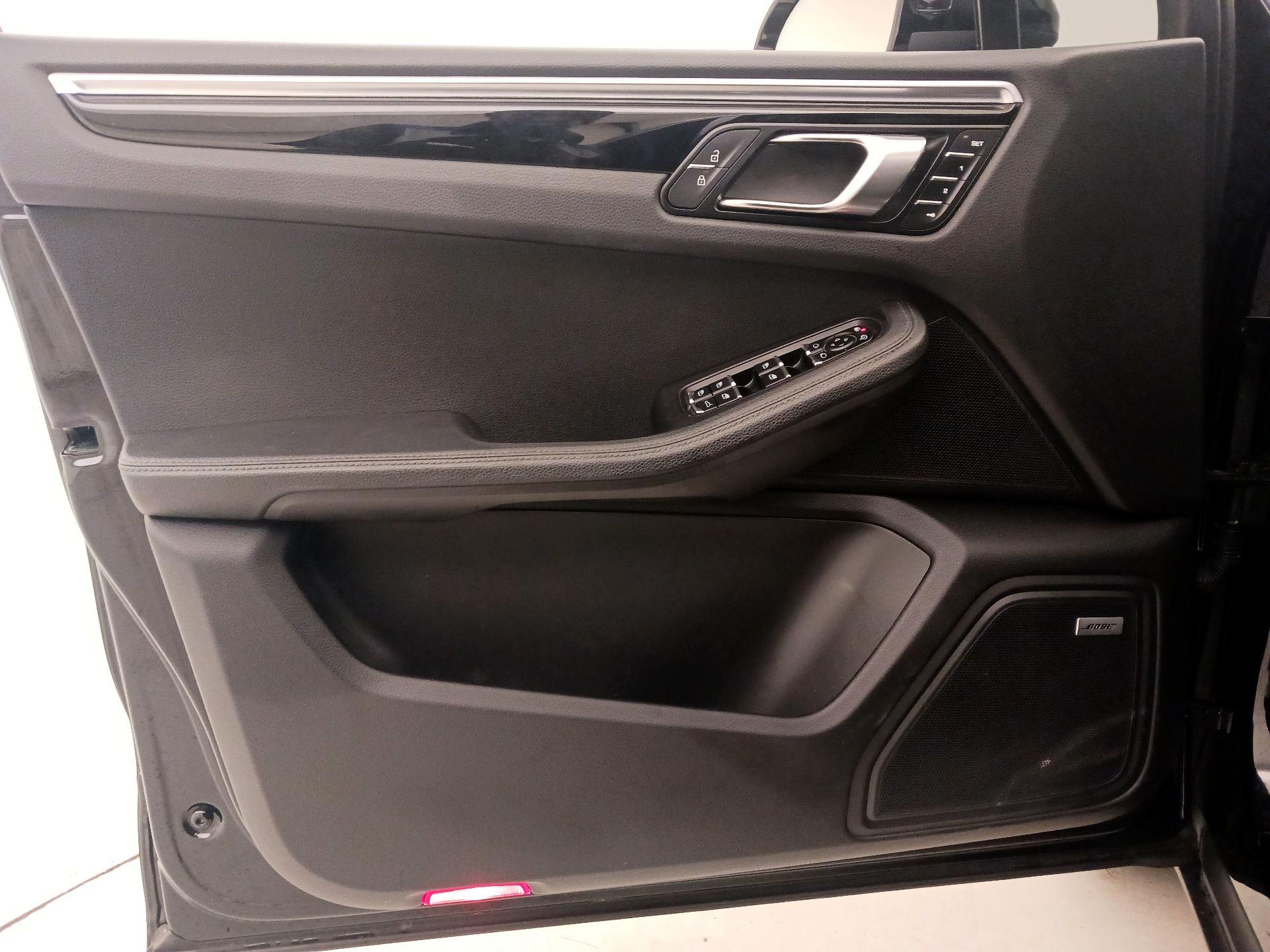 Thumbnail: 2020 Porsche Macan - 12