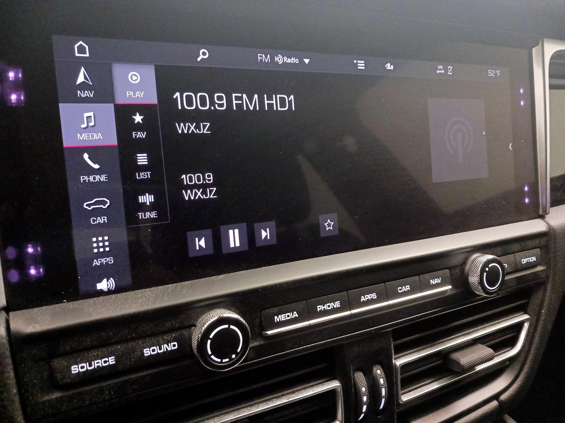 Thumbnail: 2020 Porsche Macan - 16