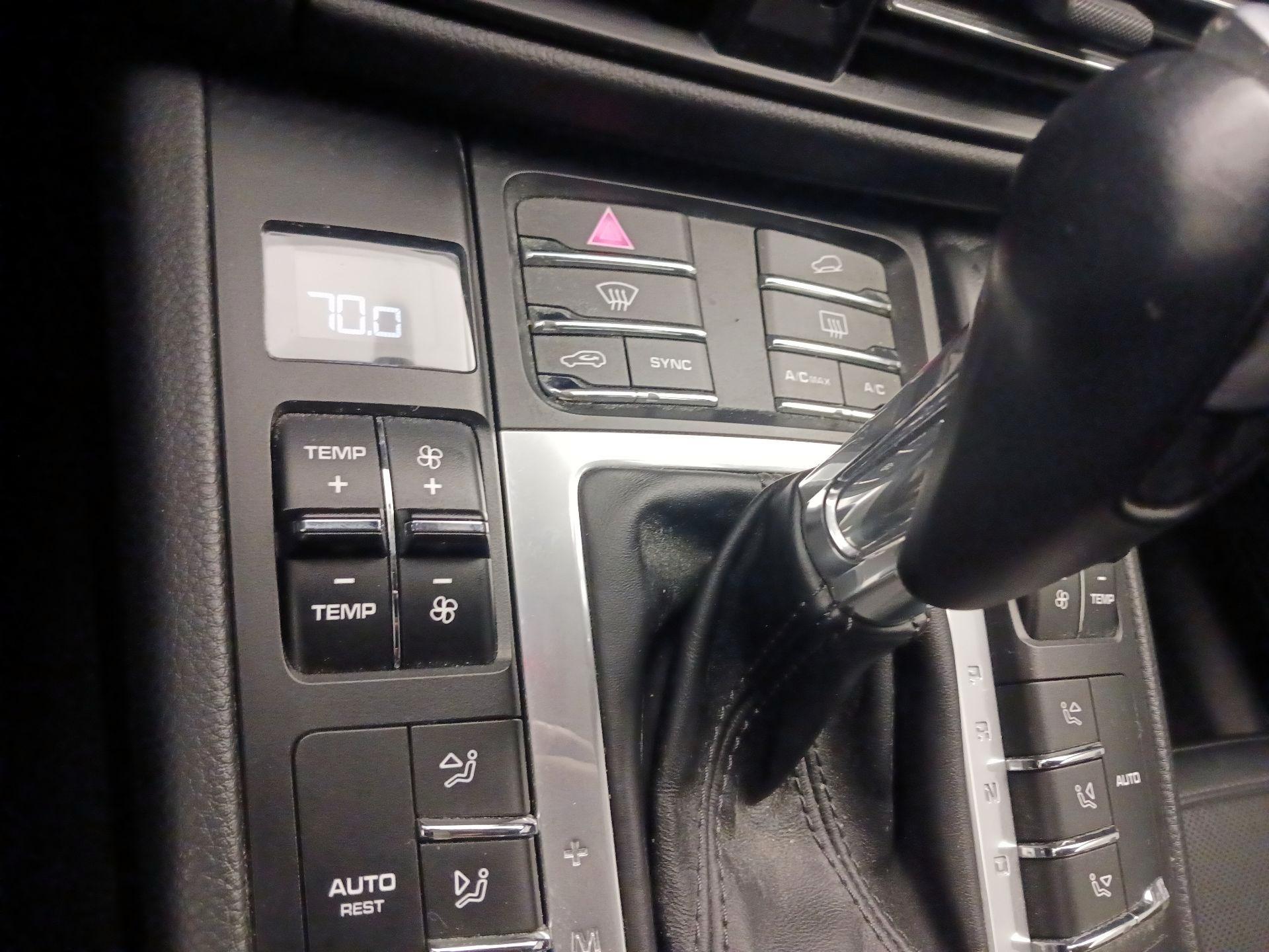 Thumbnail: 2020 Porsche Macan - 17