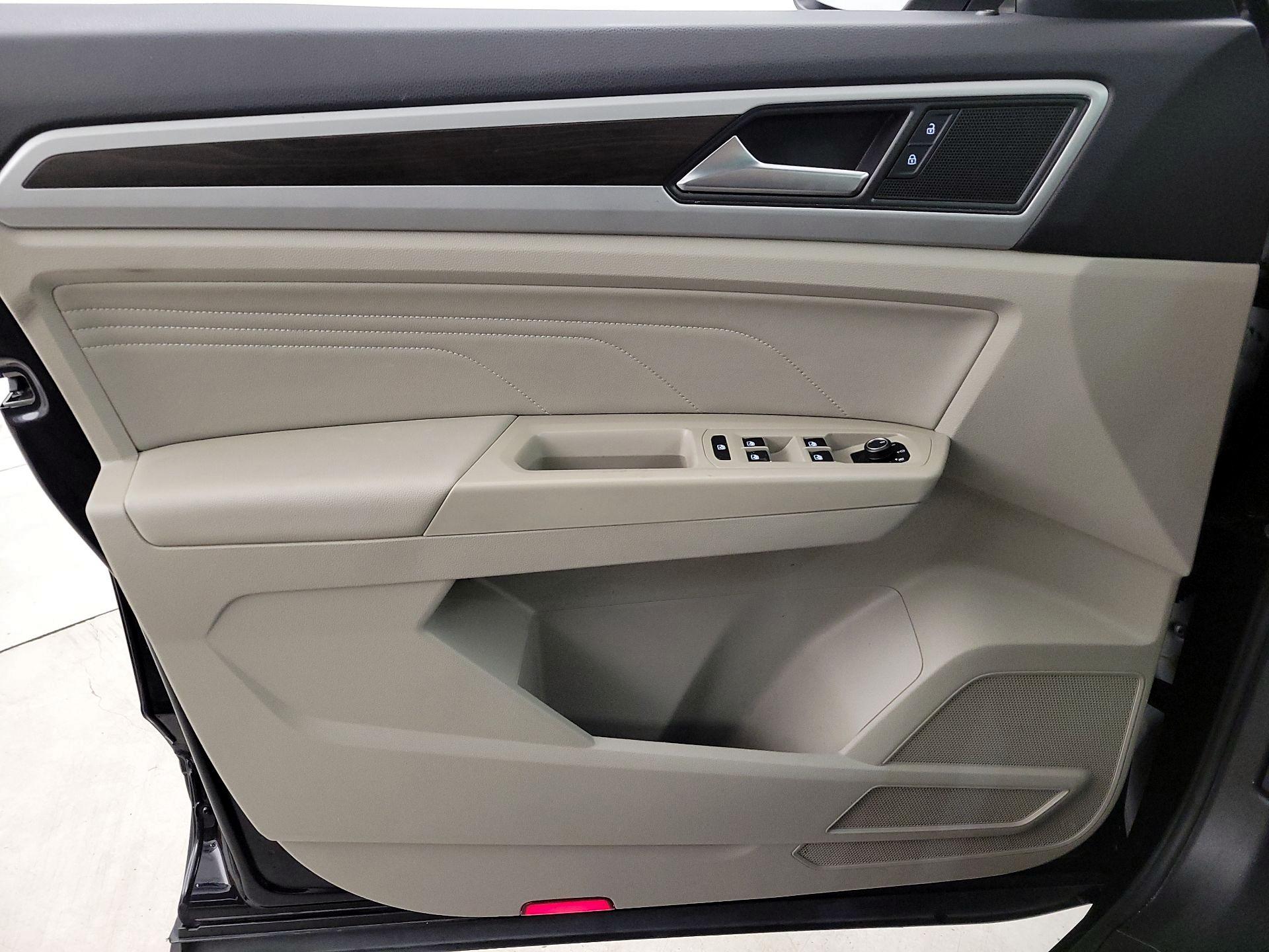 Thumbnail: 2022 Volkswagen Atlas - 12