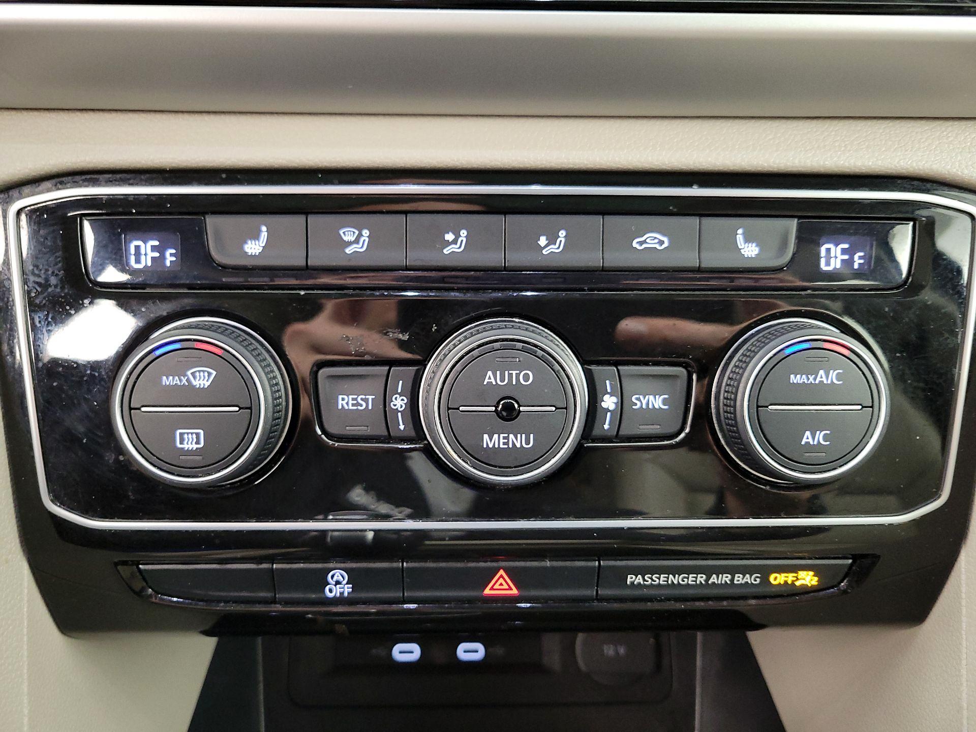 Thumbnail: 2022 Volkswagen Atlas - 16