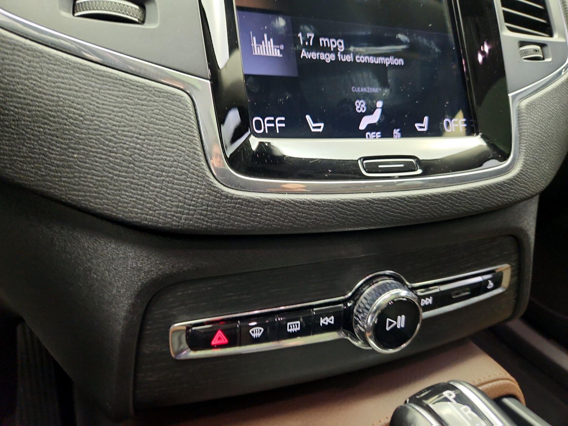 Thumbnail: 2020 Volvo XC90 - 17