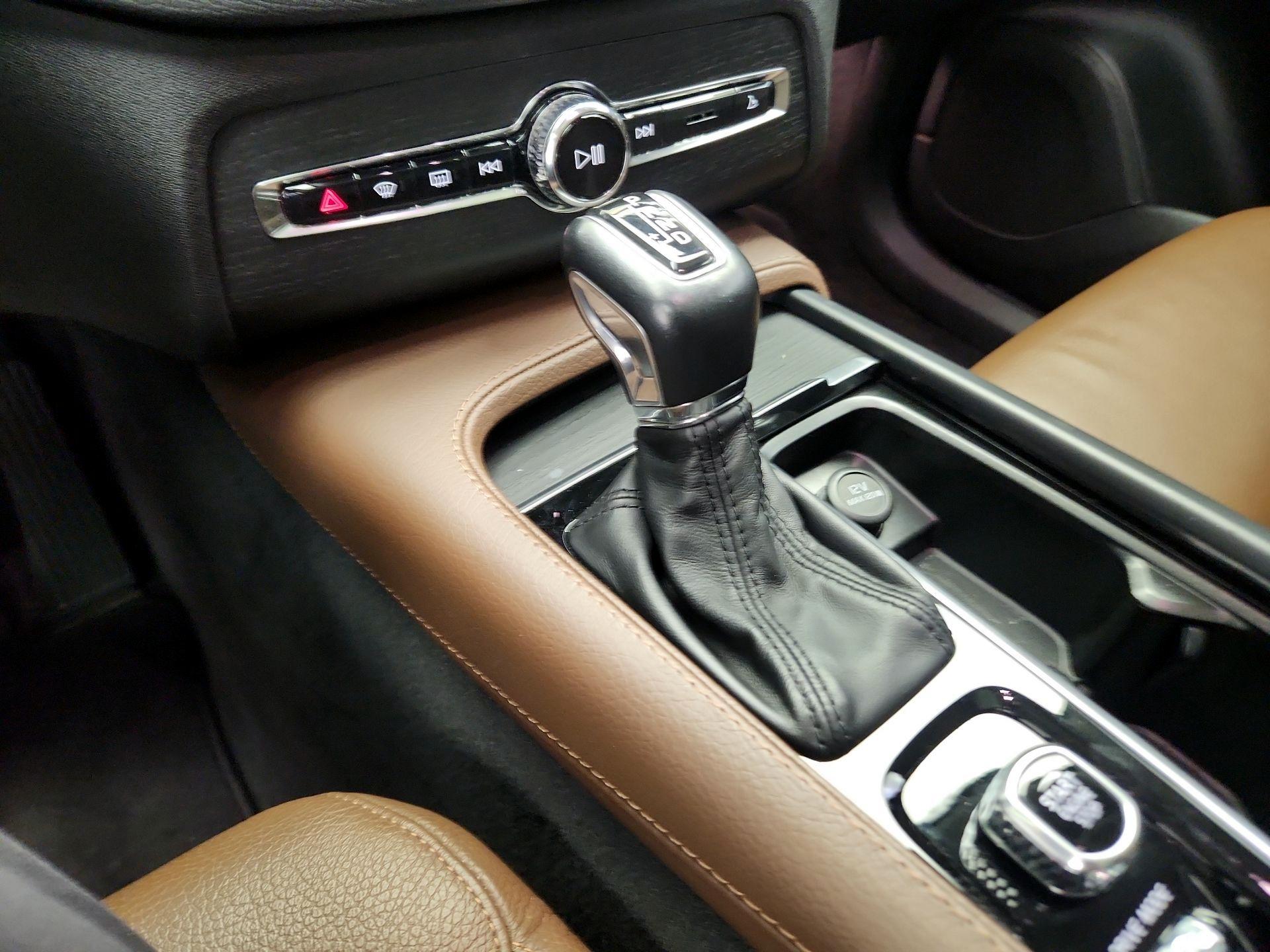 Thumbnail: 2020 Volvo XC90 - 18