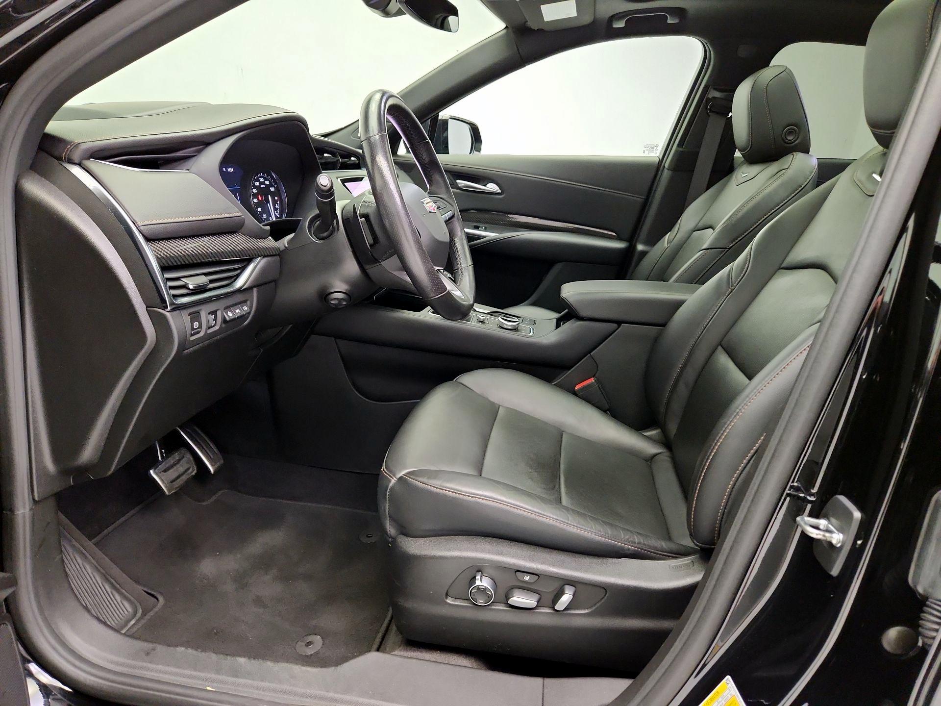 Thumbnail: 2023 Cadillac XT4 - 11