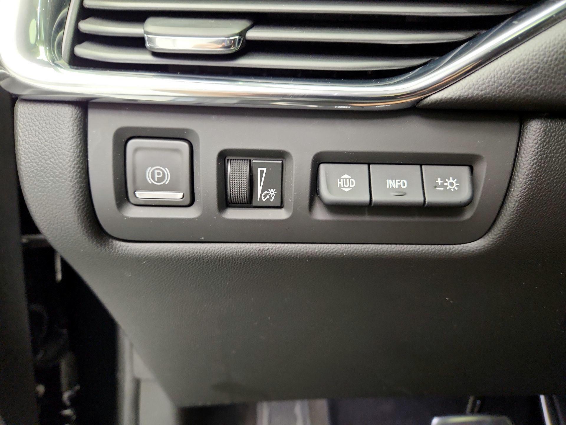 Thumbnail: 2023 Cadillac XT4 - 13