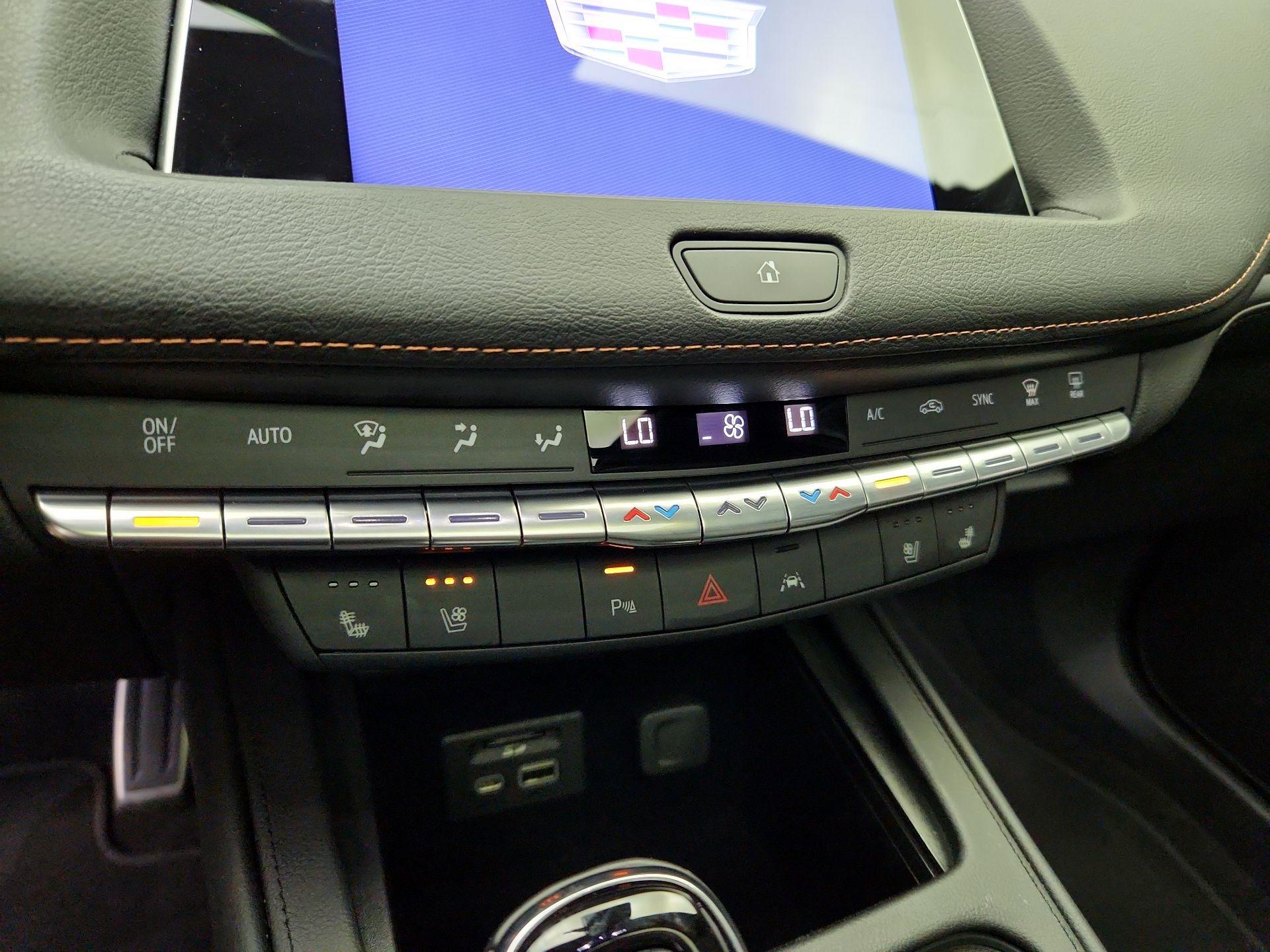 Thumbnail: 2023 Cadillac XT4 - 17