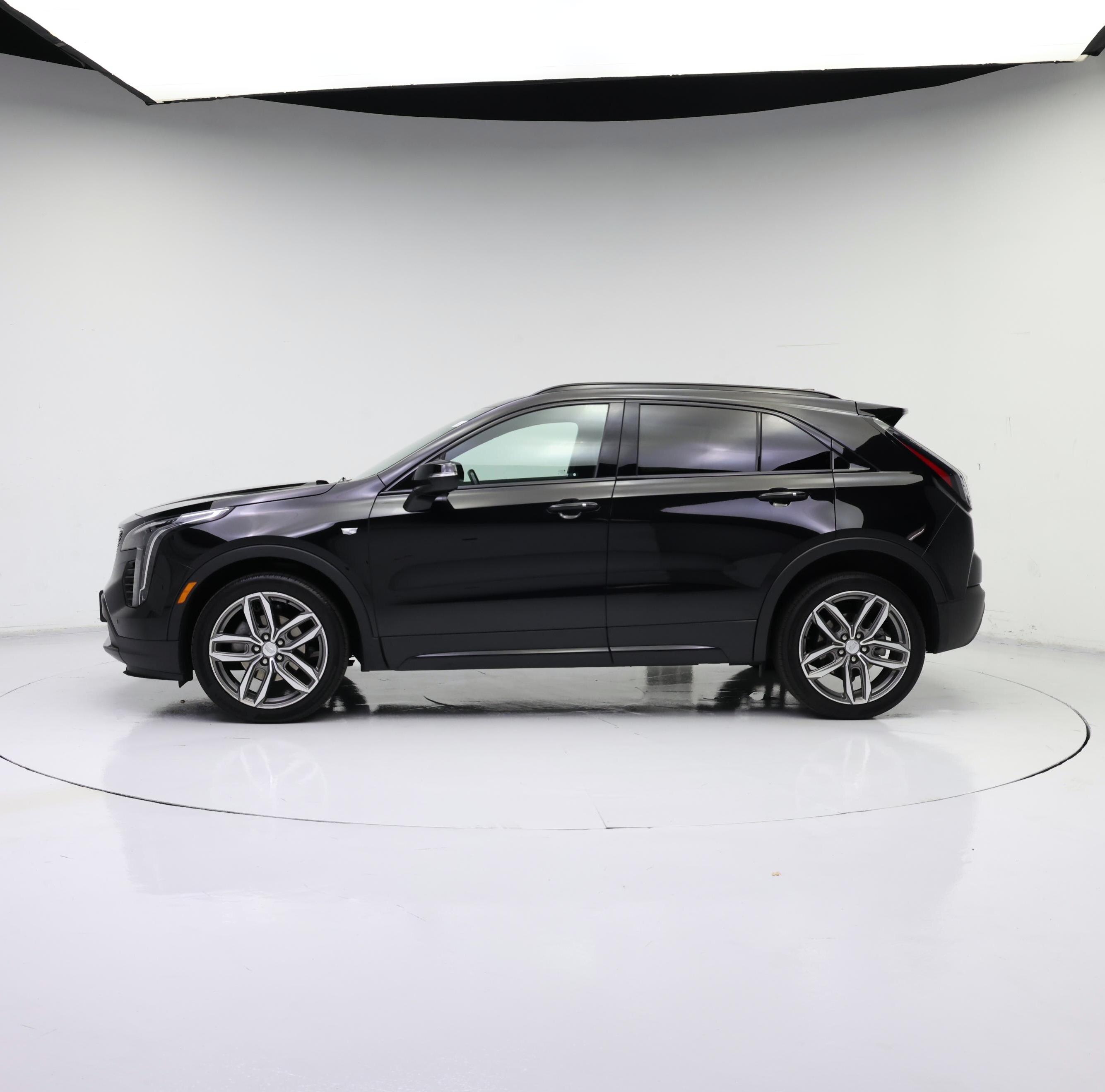 Thumbnail: 2023 Cadillac XT4 - 3