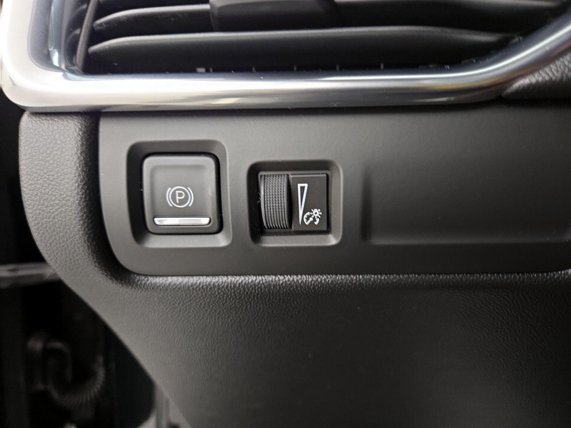 Thumbnail: 2021 Cadillac XT4 - 13