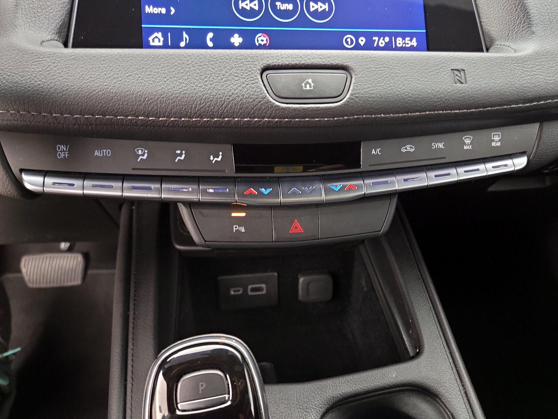 Thumbnail: 2021 Cadillac XT4 - 16