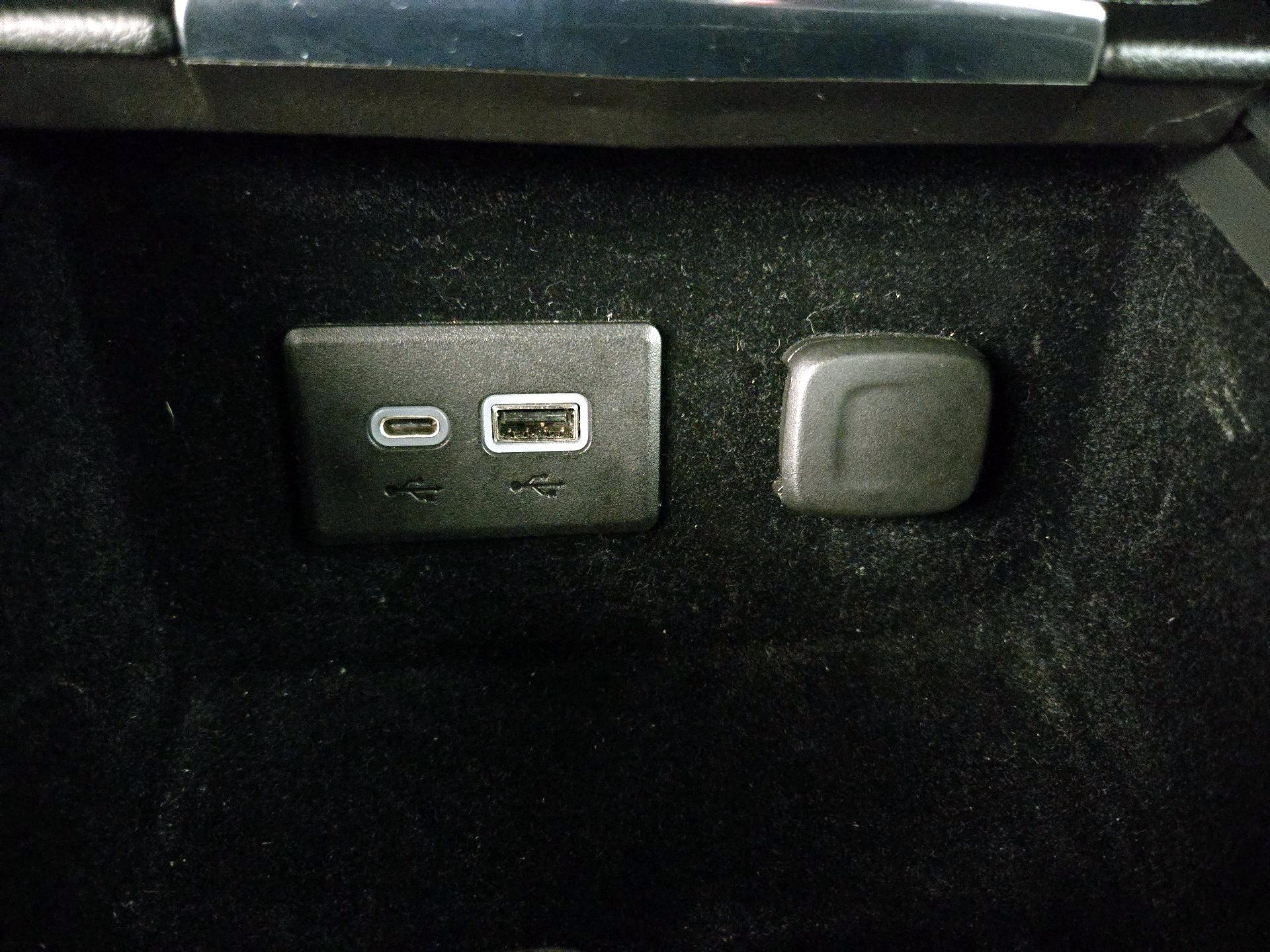 Thumbnail: 2021 Cadillac XT4 - 17