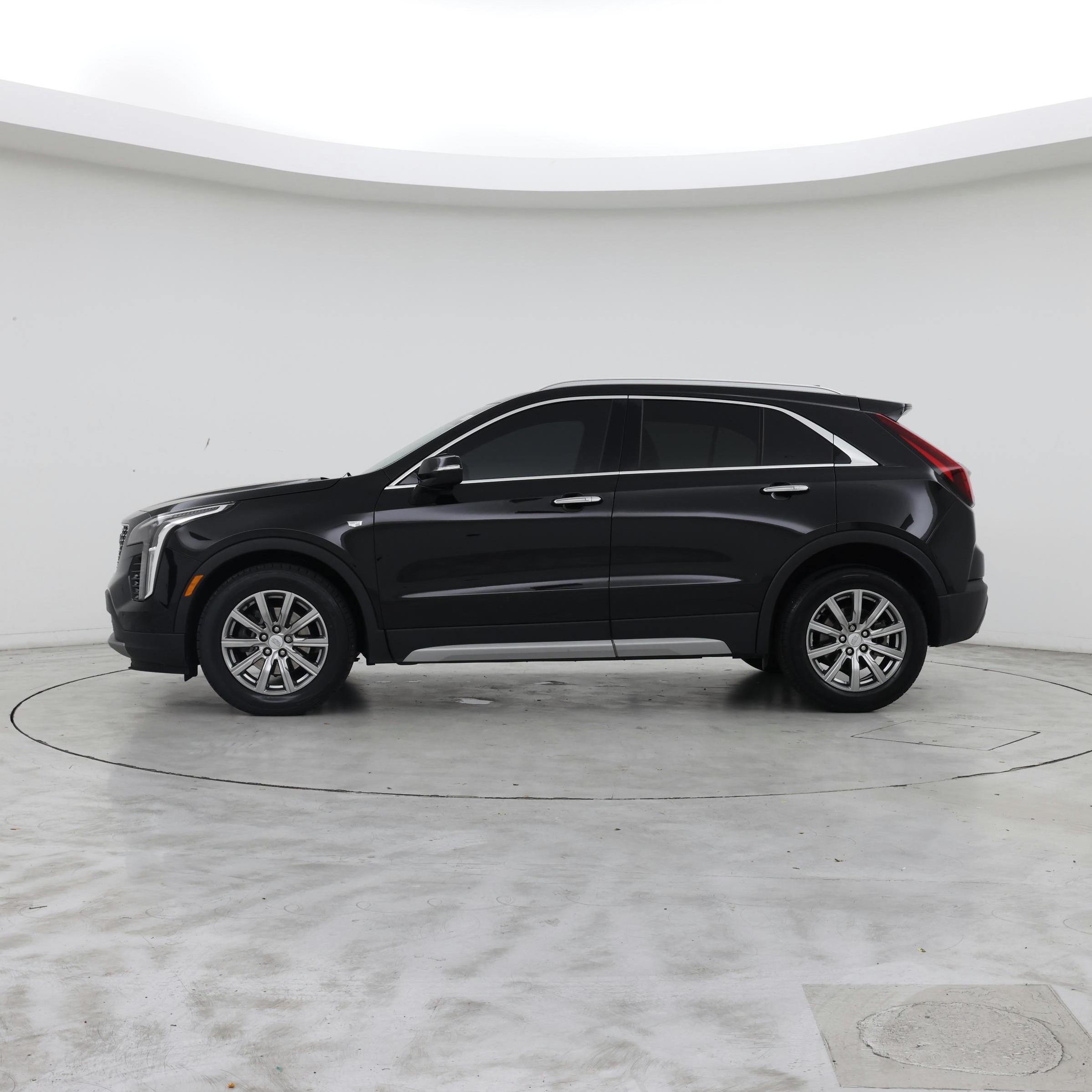 Thumbnail: 2021 Cadillac XT4 - 3