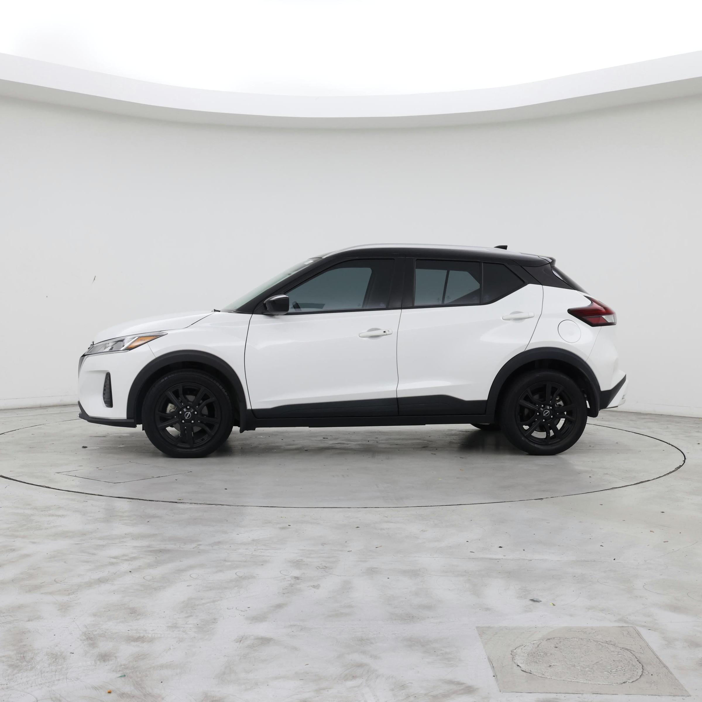 Thumbnail: 2023 Nissan Kicks - 3