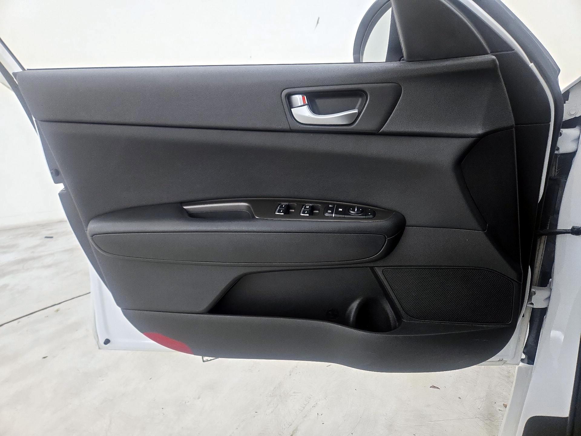 Thumbnail: 2019 Kia Optima - 12